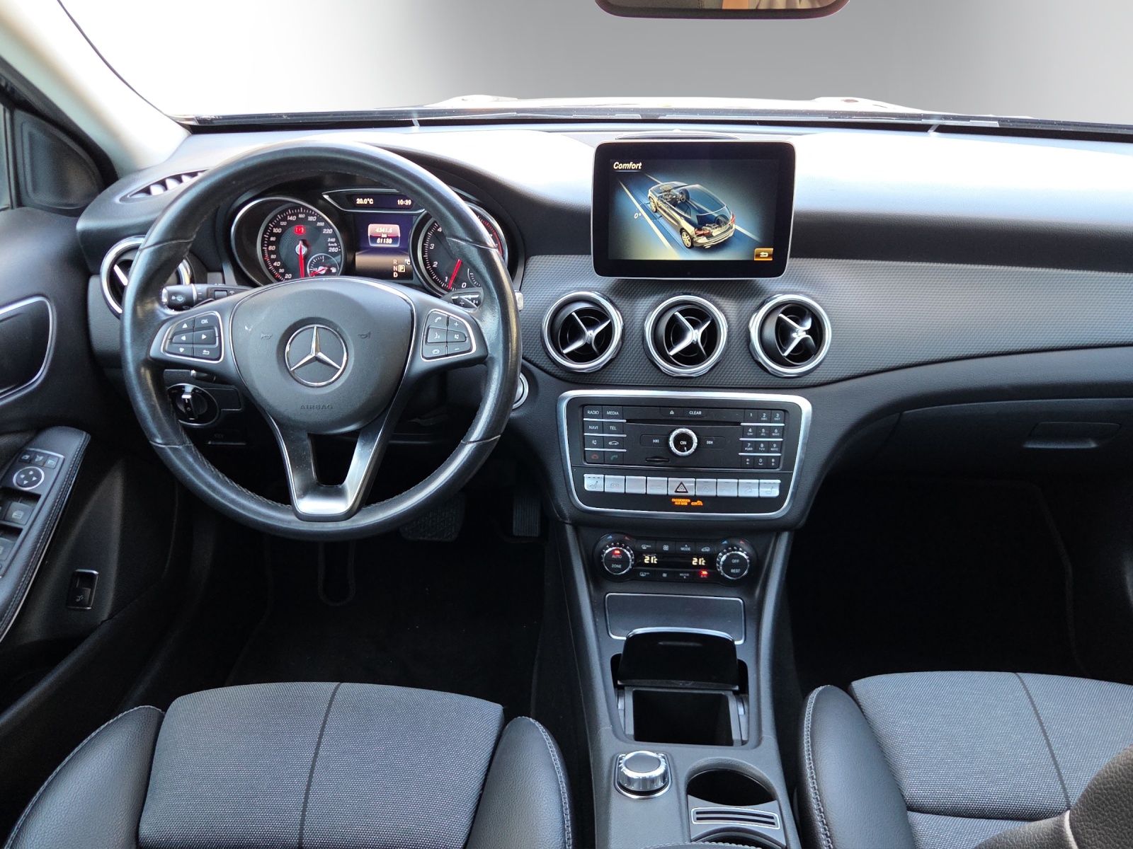MERCEDES-BENZ GLA 220 4Matic 7G-DCT-image-10