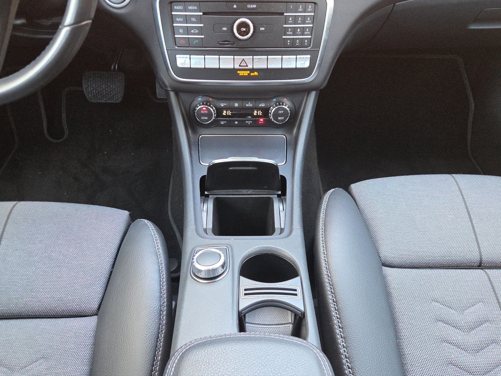 MERCEDES-BENZ GLA 220 4Matic 7G-DCT-image-13