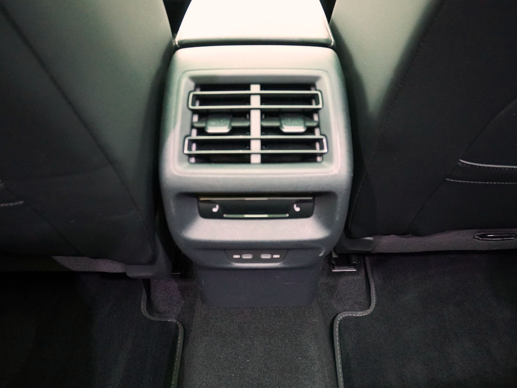 VW Tayron 2.0 TSI DSG R-Line Black Style 4Motion **VW Werksgarantie bis 10/2030**-image-12
