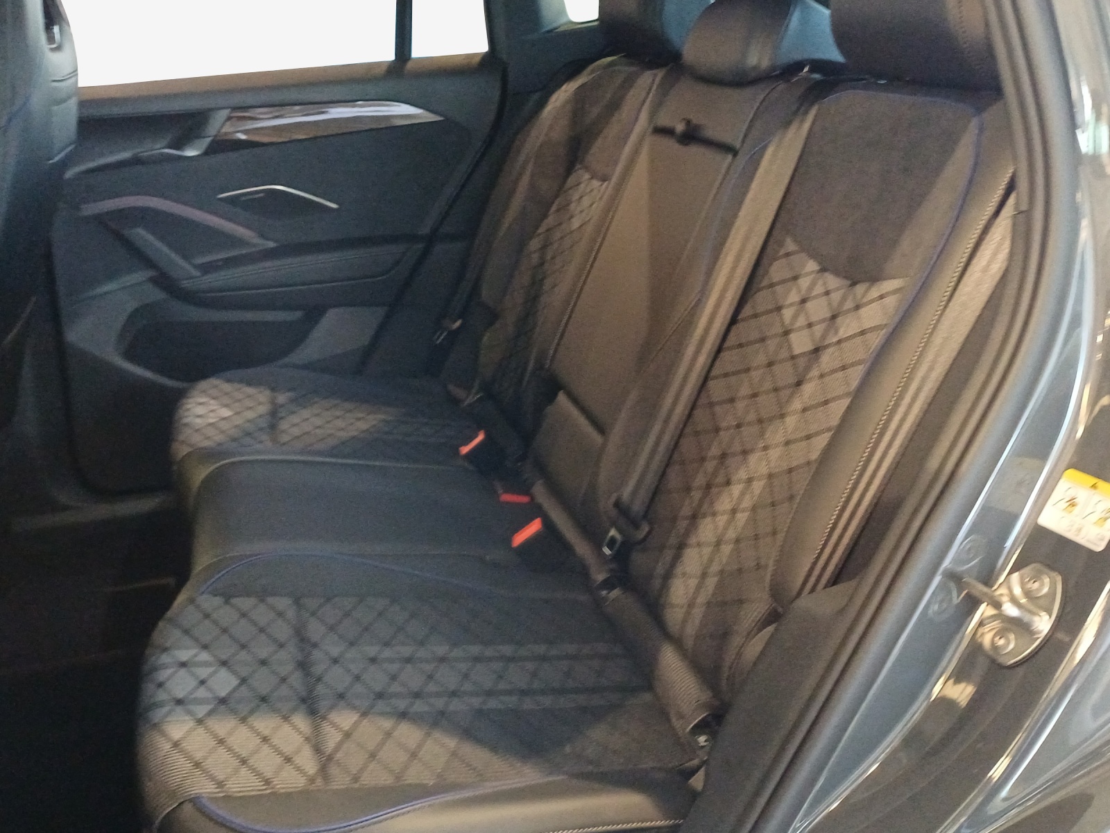 VW Tiguan 2.0 TDI SCR R-Line 4Motion DSG-image-11