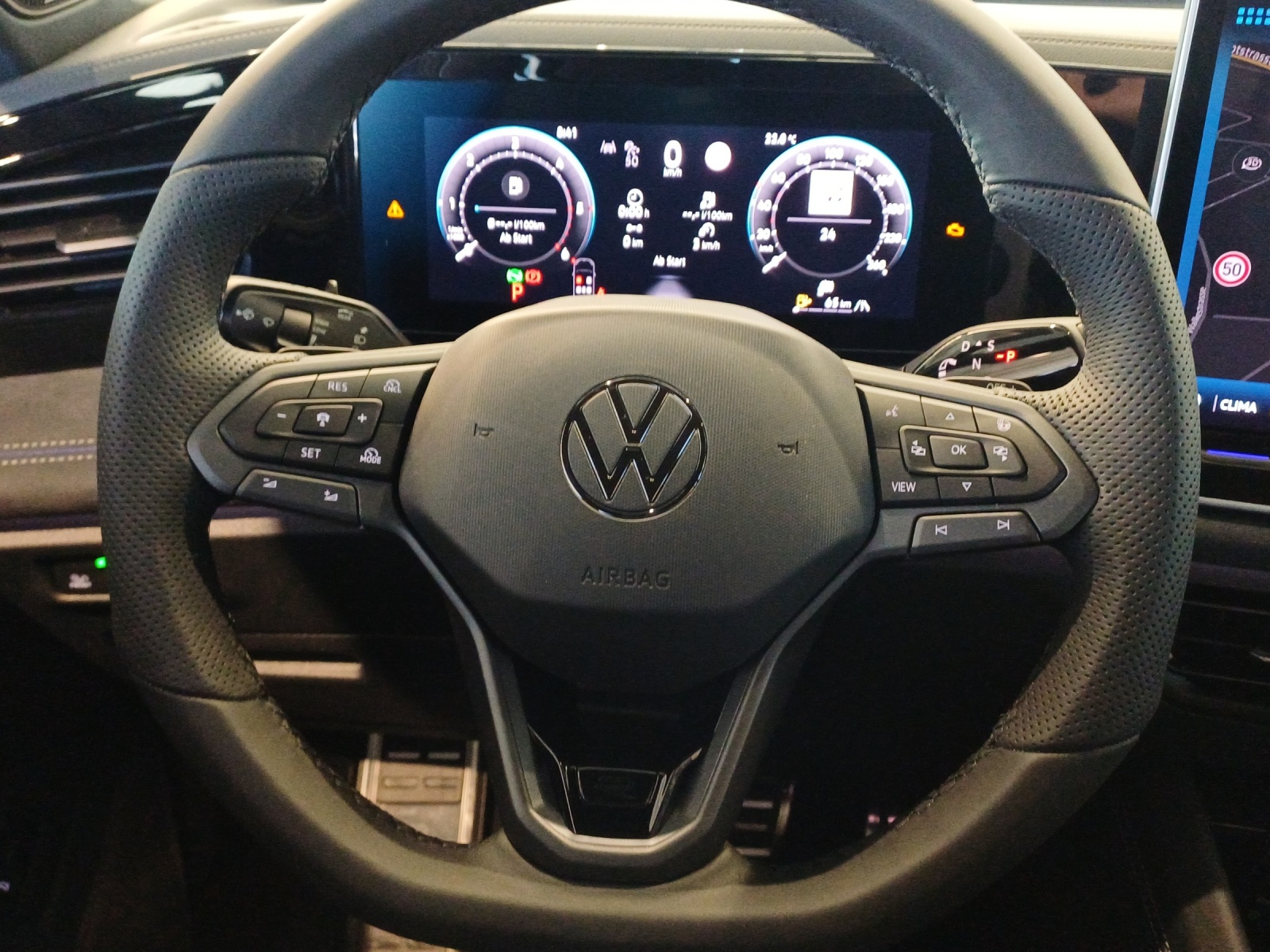VW Tiguan 2.0 TDI SCR R-Line 4Motion DSG-image-9