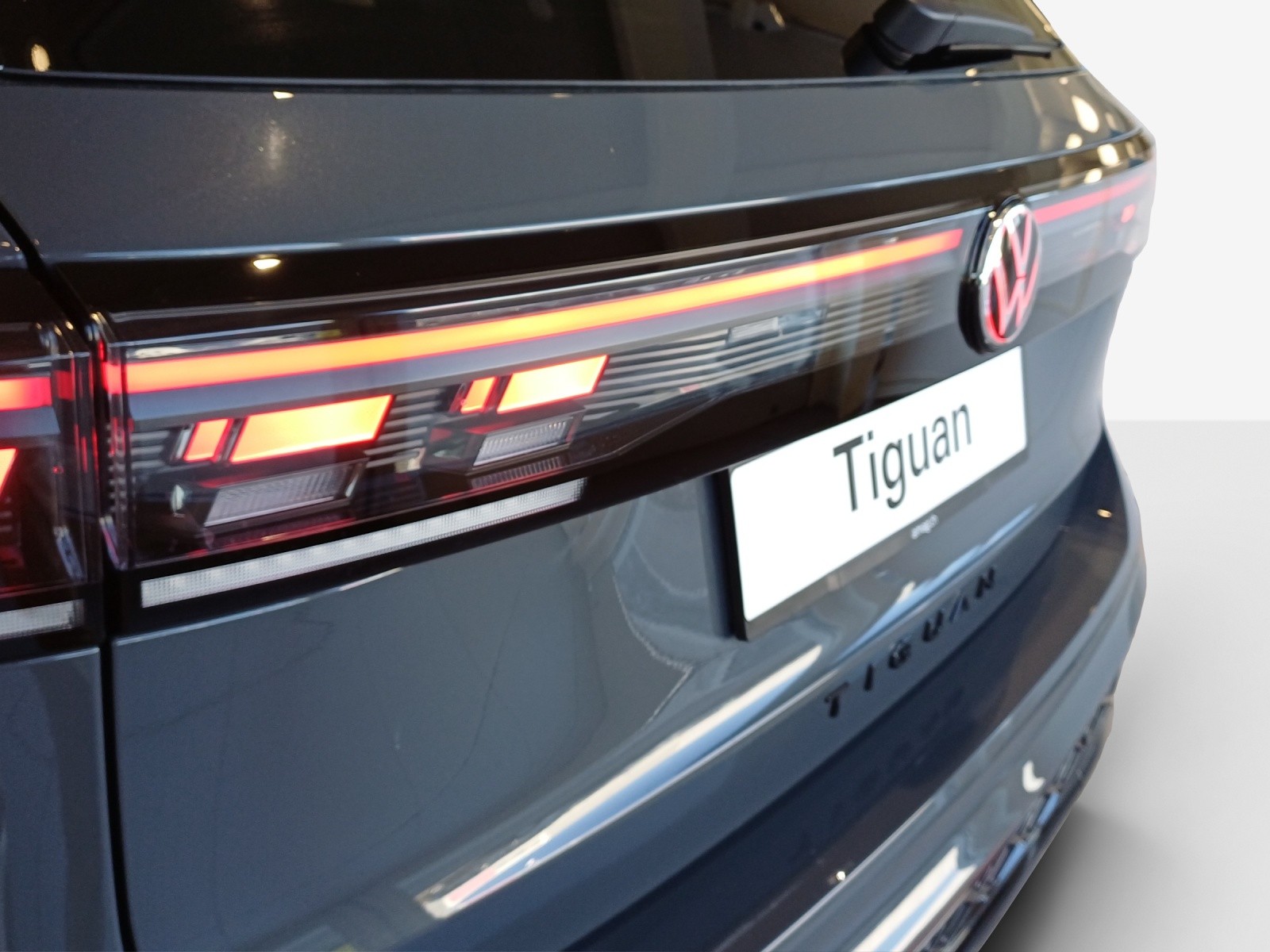 VW Tiguan 2.0 TDI SCR R-Line 4Motion DSG-image-13