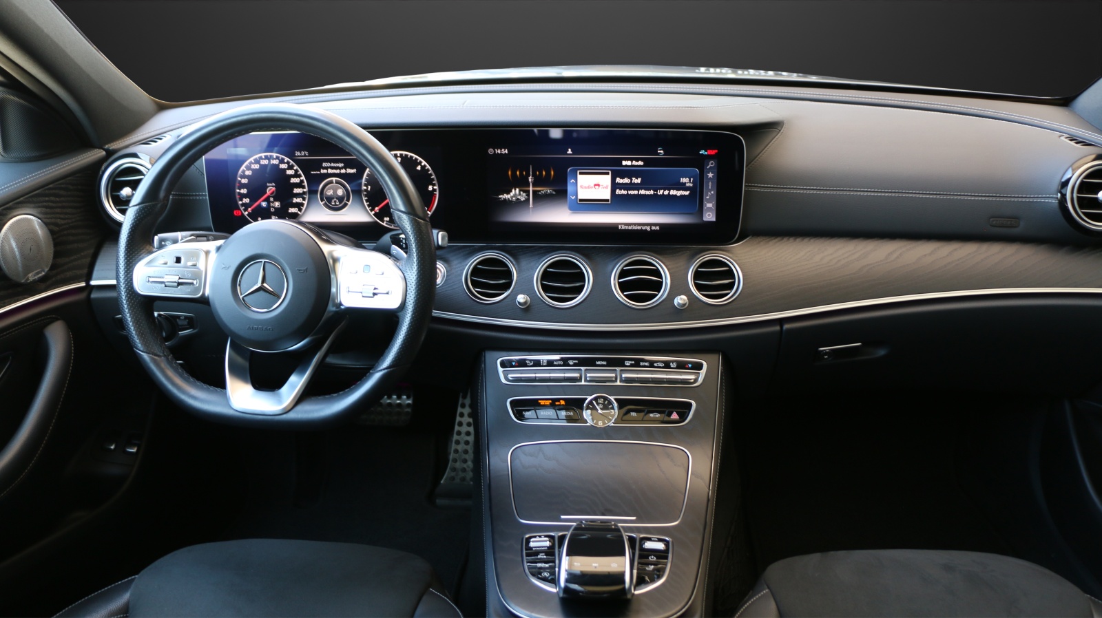 MERCEDES-BENZ E 220 d 4Matic Swiss Star AMG Line-image-5