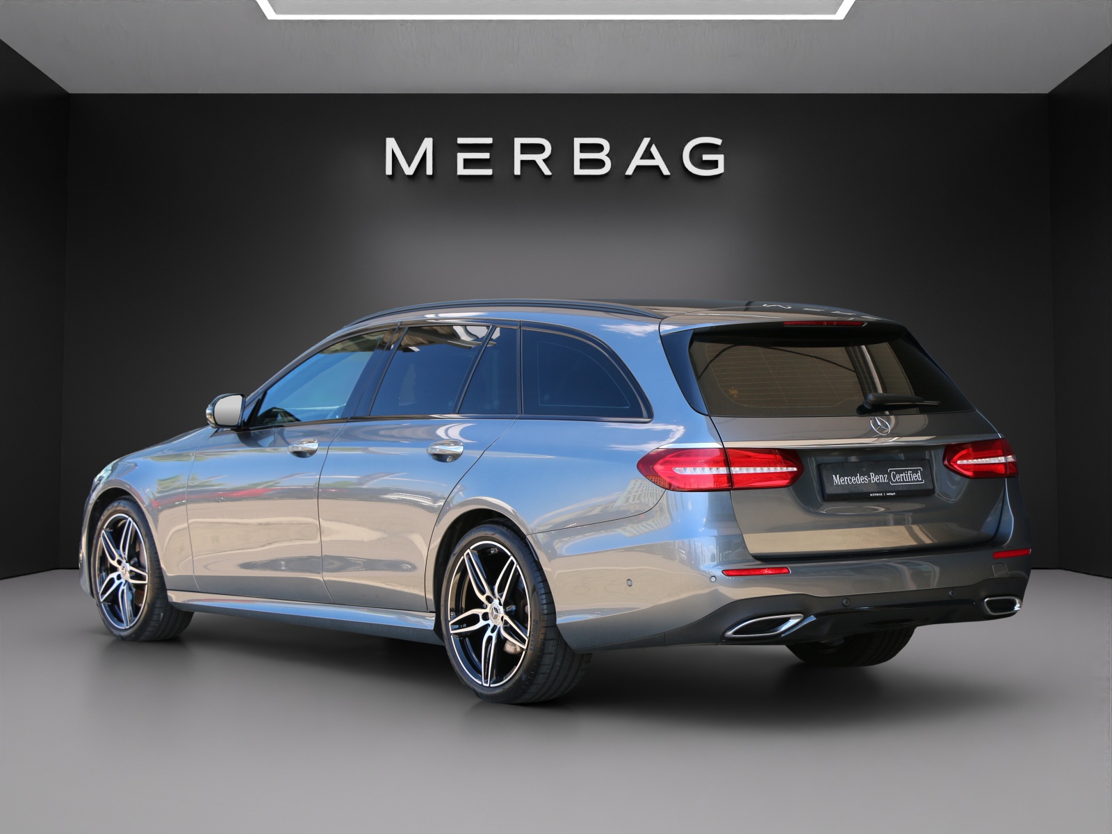 MERCEDES-BENZ E 220 d 4Matic Swiss Star AMG Line-image-2