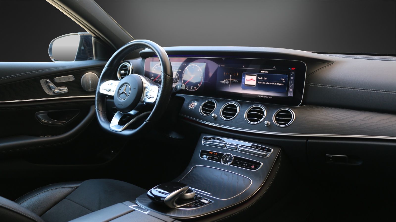 MERCEDES-BENZ E 220 d 4Matic Swiss Star AMG Line-image-6