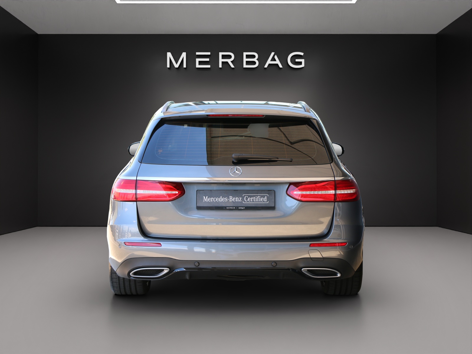 MERCEDES-BENZ E 220 d 4Matic Swiss Star AMG Line-image-3