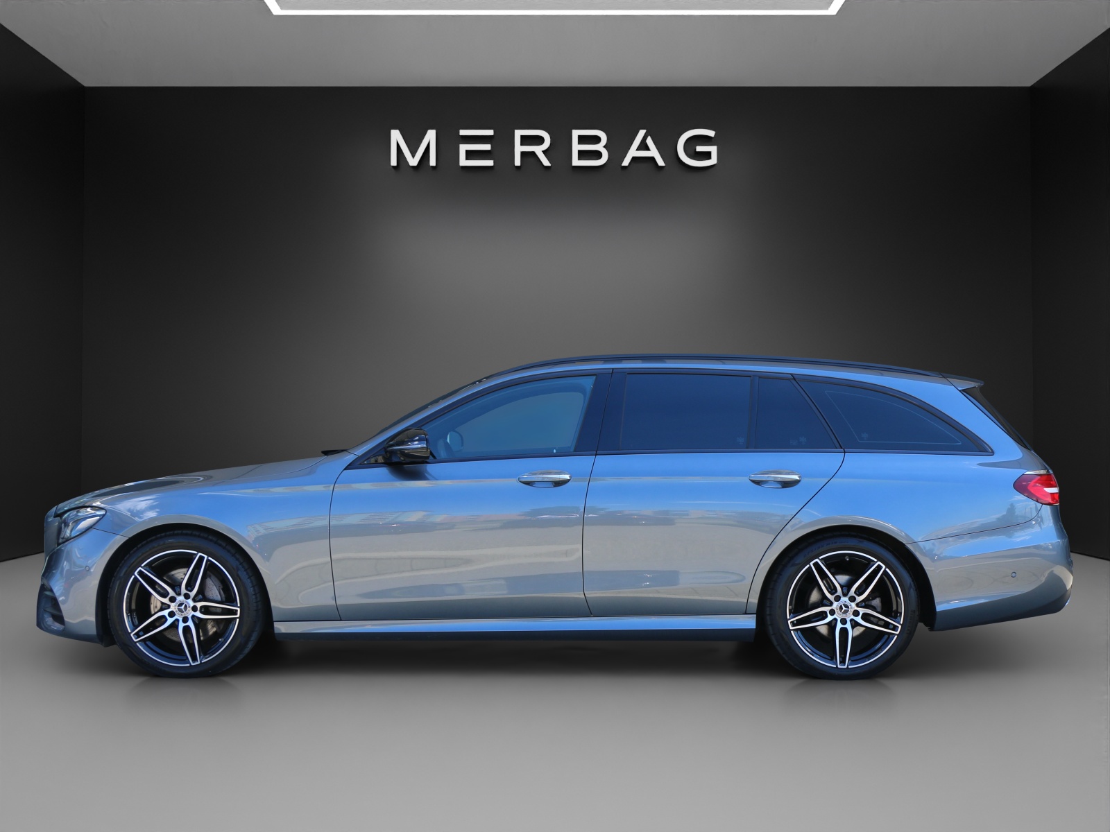 MERCEDES-BENZ E 220 d 4Matic Swiss Star AMG Line-image-1
