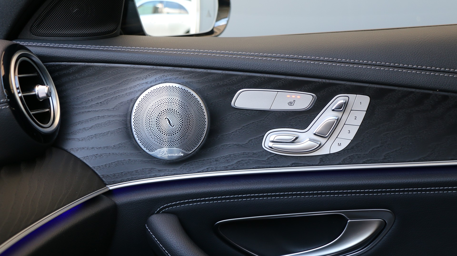 MERCEDES-BENZ E 220 d 4Matic Swiss Star AMG Line-image-15