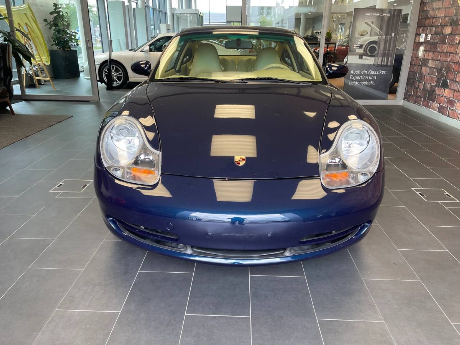 PORSCHE 911 Carrera 4 Coupé-image-2