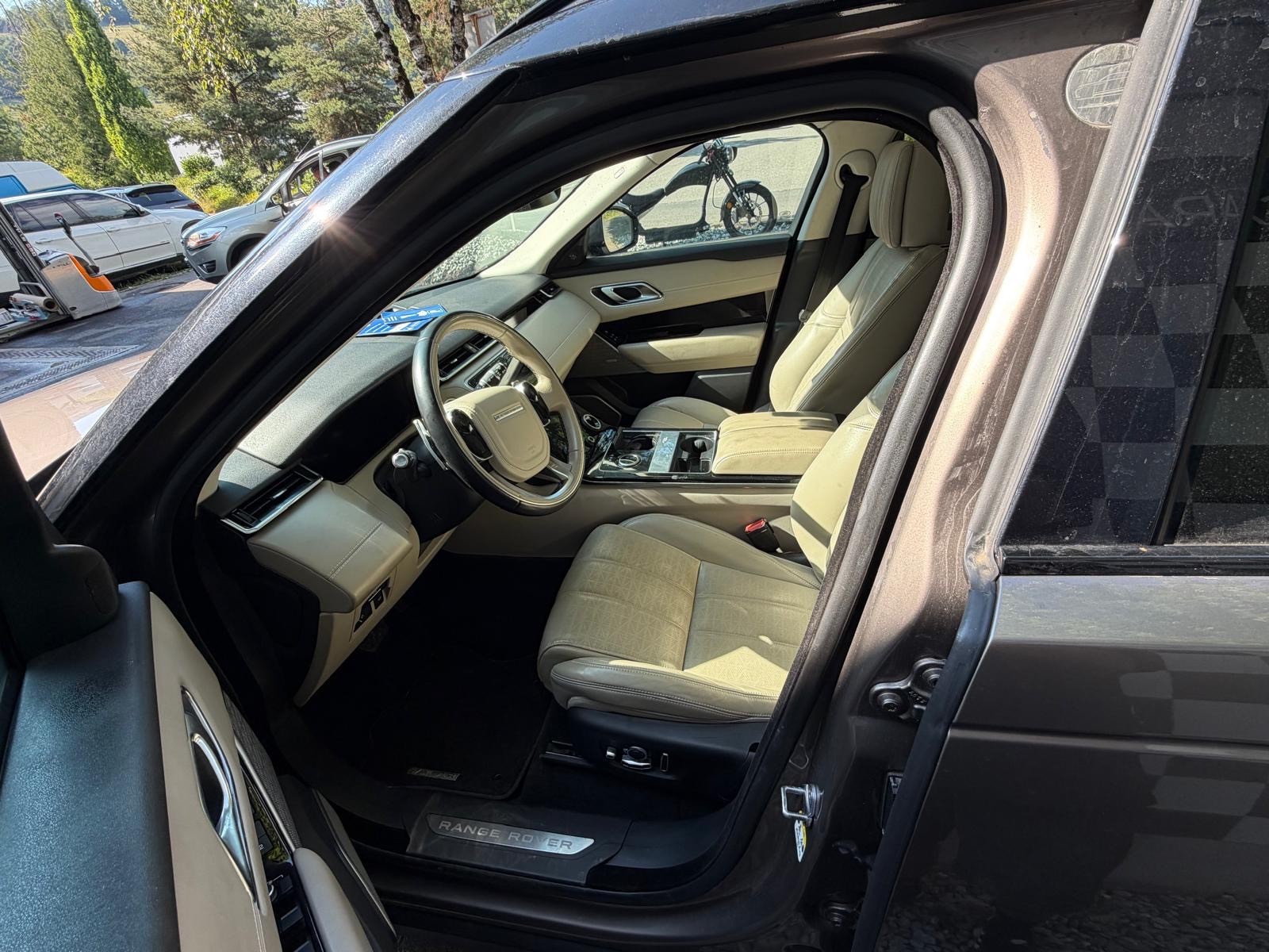LAND ROVER Range Rover Velar D 240 Automatic-image-7