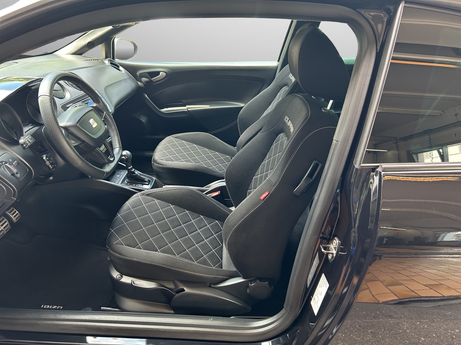 SEAT Ibiza SC 1.4 TSI Cupra R-Evolution DSG-image-4