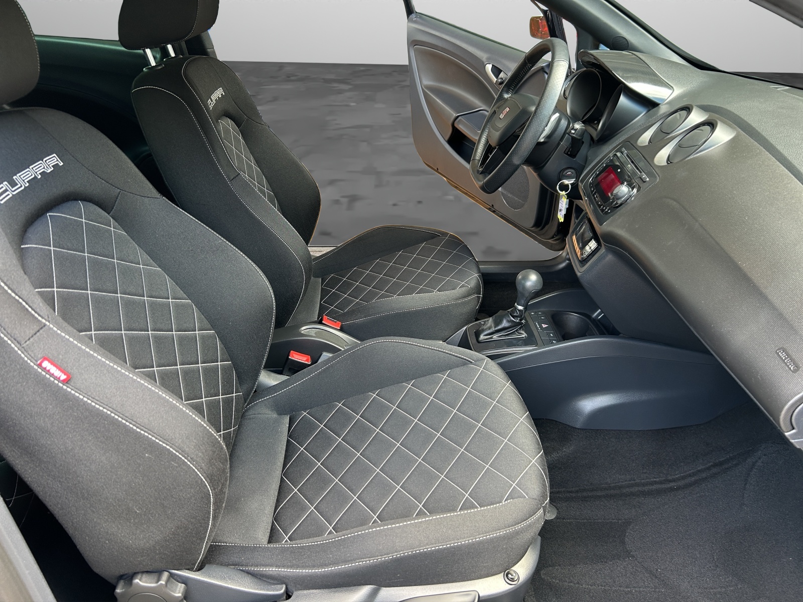 SEAT Ibiza SC 1.4 TSI Cupra R-Evolution DSG-image-9