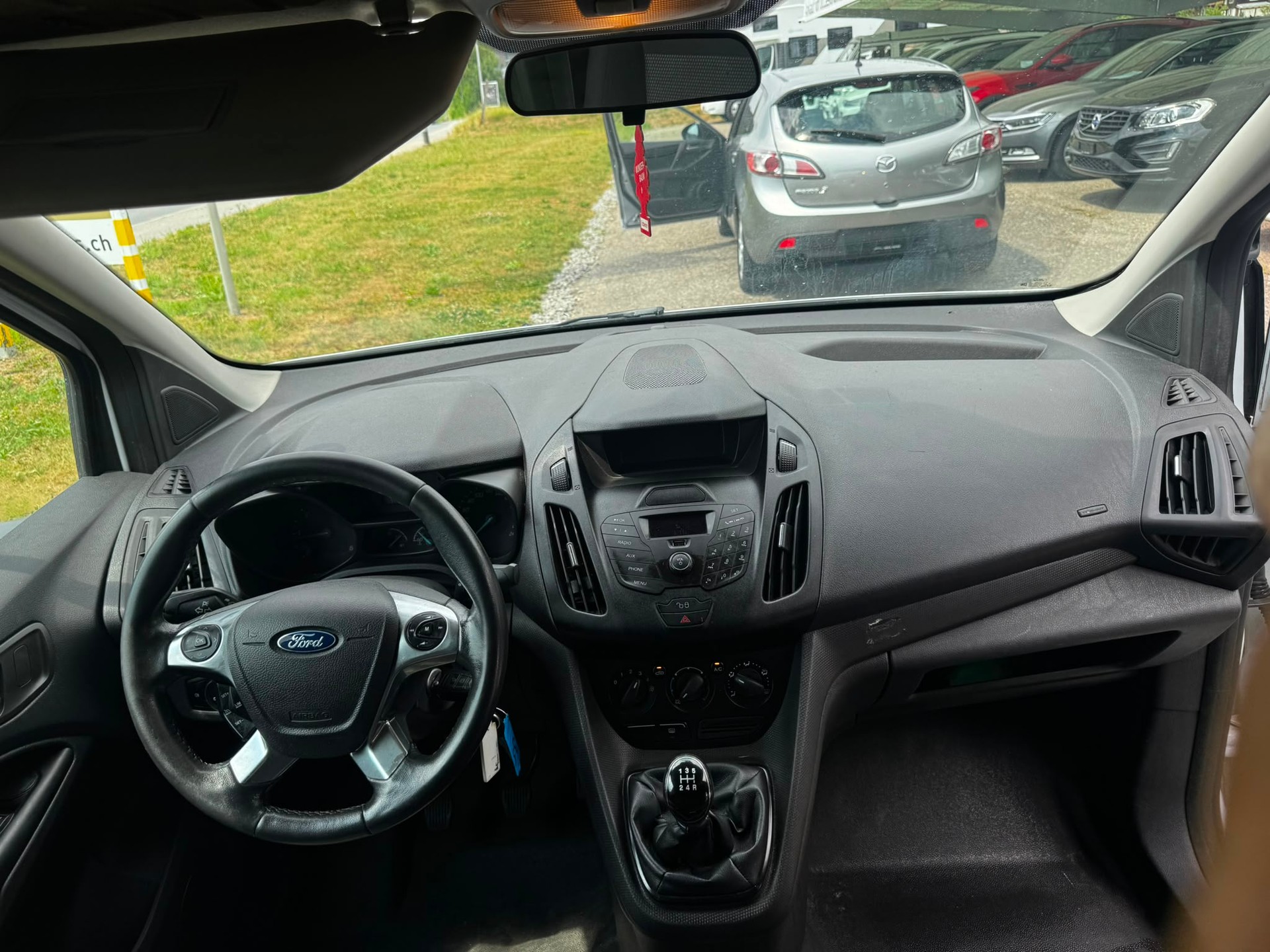 FORD Transit Connect Van T220 1.6 TDCi Ambiente-image-9
