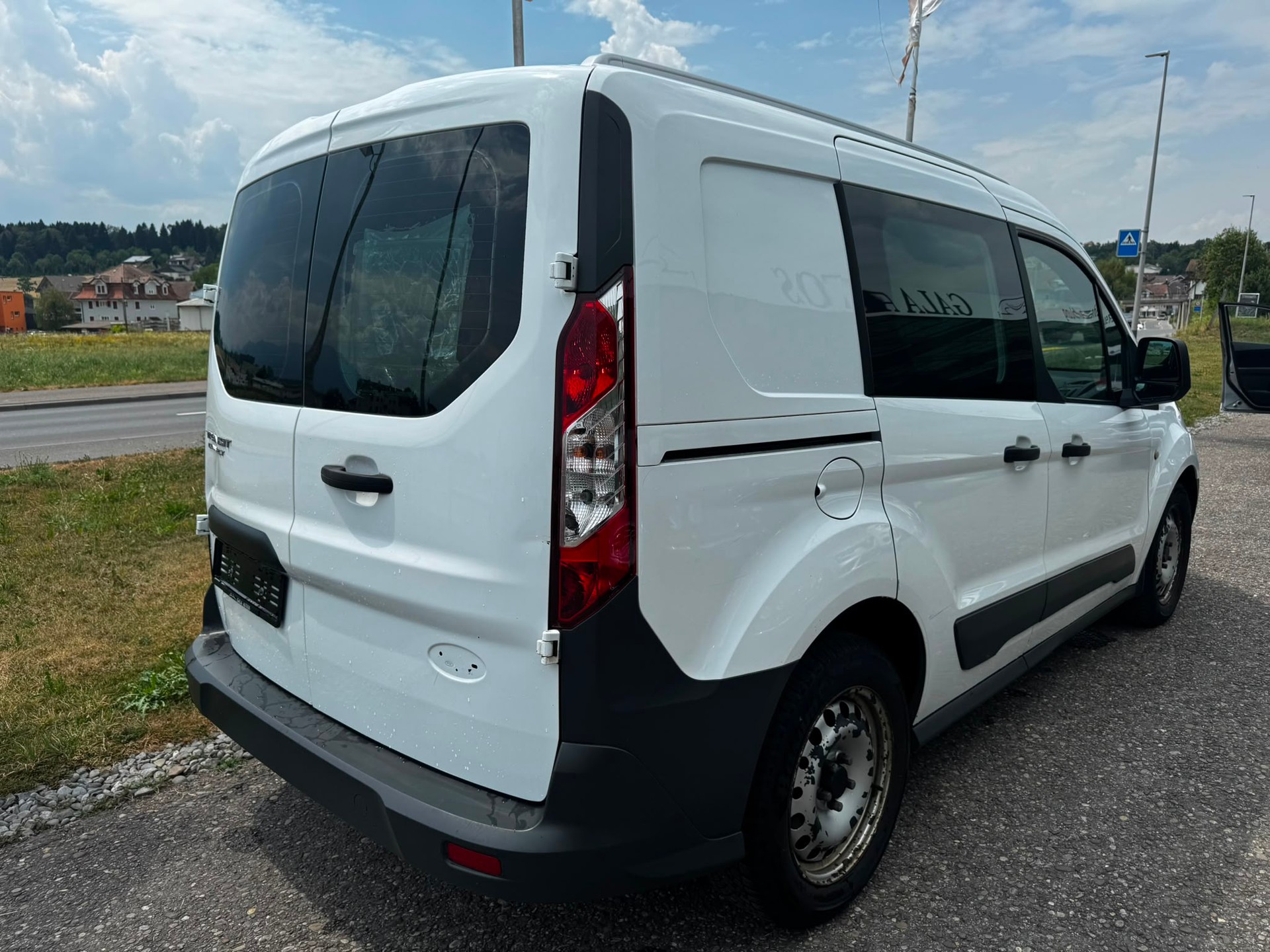 FORD Transit Connect Van T220 1.6 TDCi Ambiente-image-4