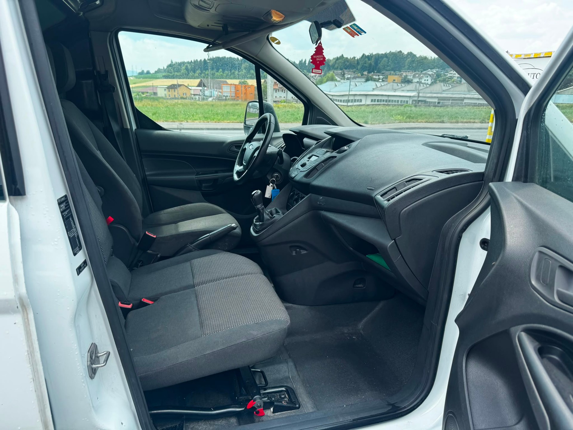 FORD Transit Connect Van T220 1.6 TDCi Ambiente-image-10