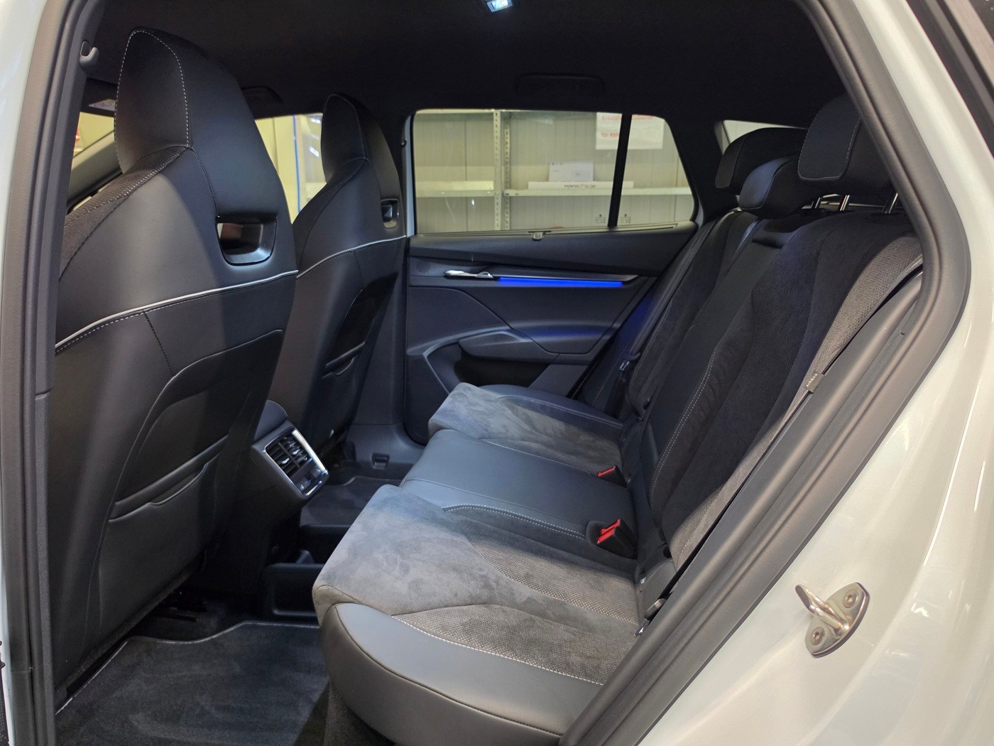 SKODA Enyaq 85 Sportline-image-8