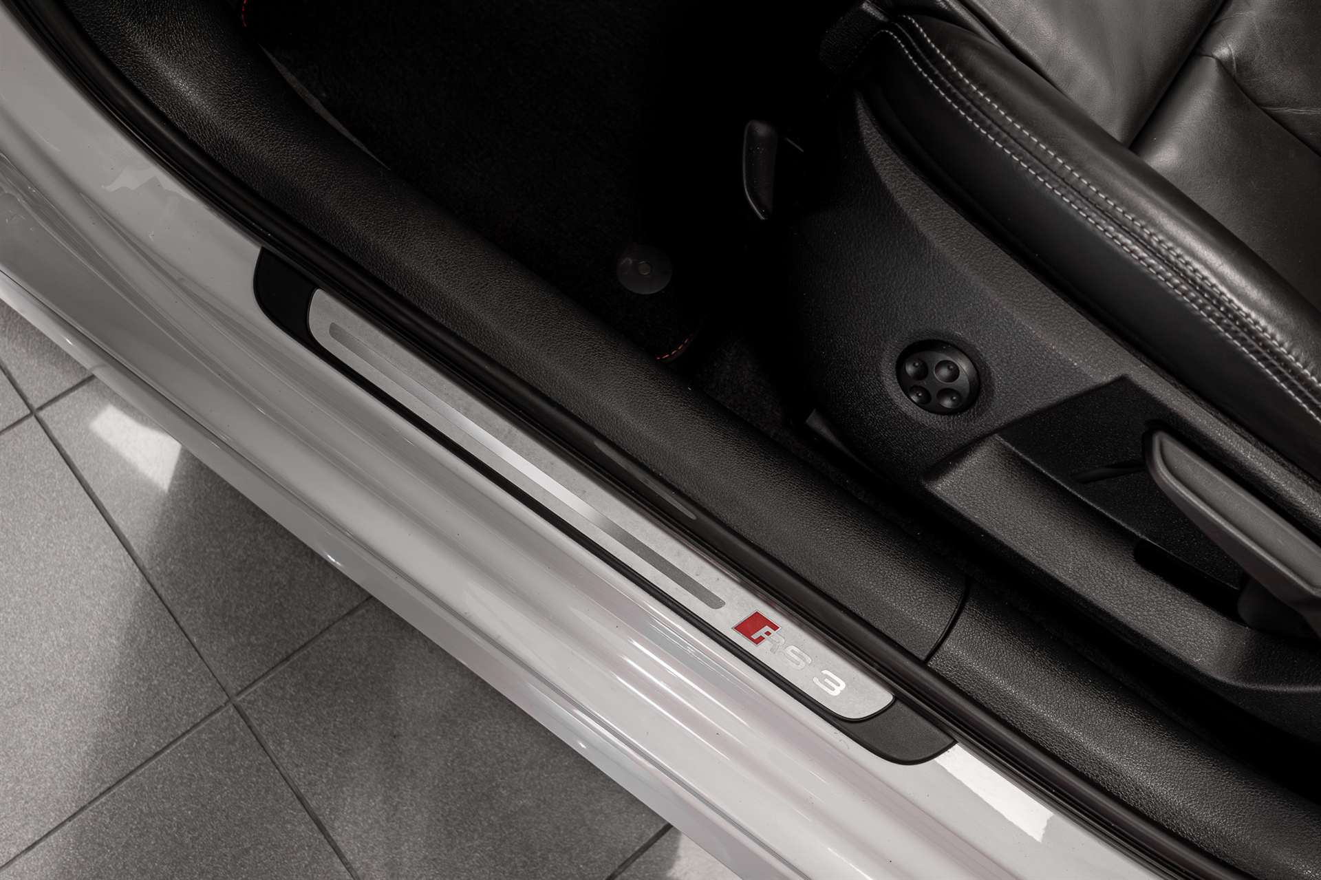 AUDI RS3 2.5 TSI quattro S-tronic *Sportec 420 PS*-image-12