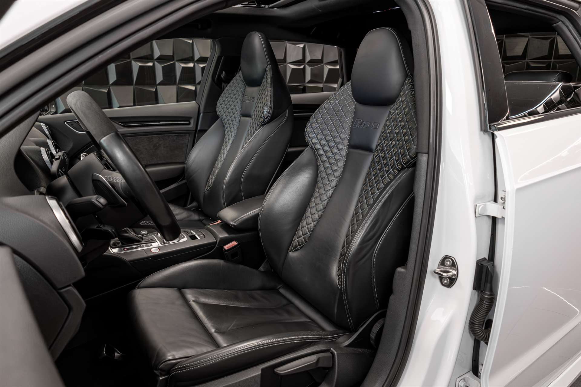 AUDI RS3 2.5 TSI quattro S-tronic *Sportec 420 PS*-image-14