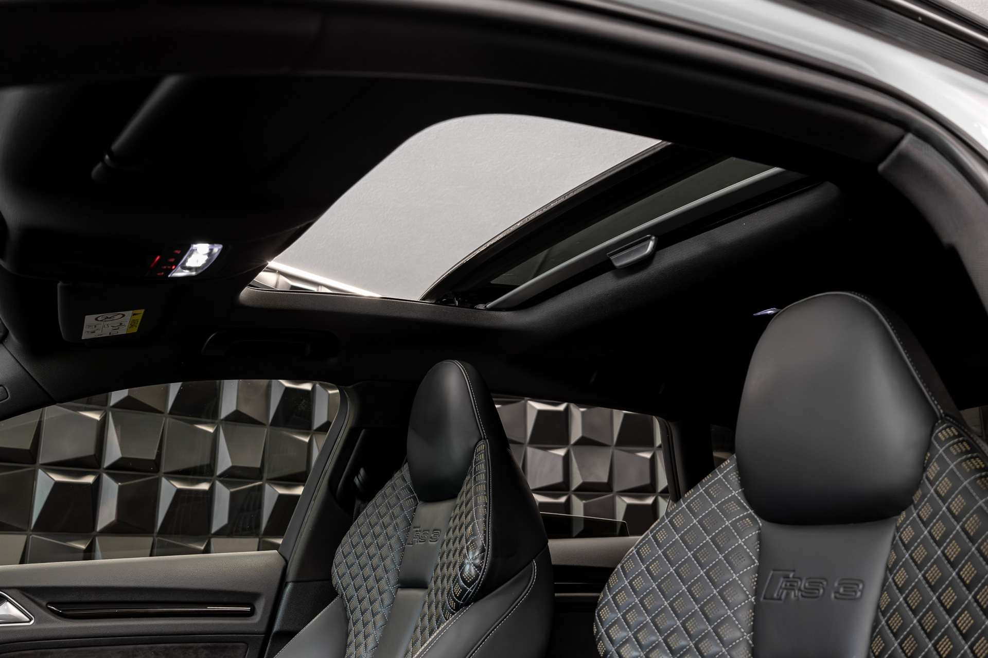 AUDI RS3 2.5 TSI quattro S-tronic *Sportec 420 PS*-image-16