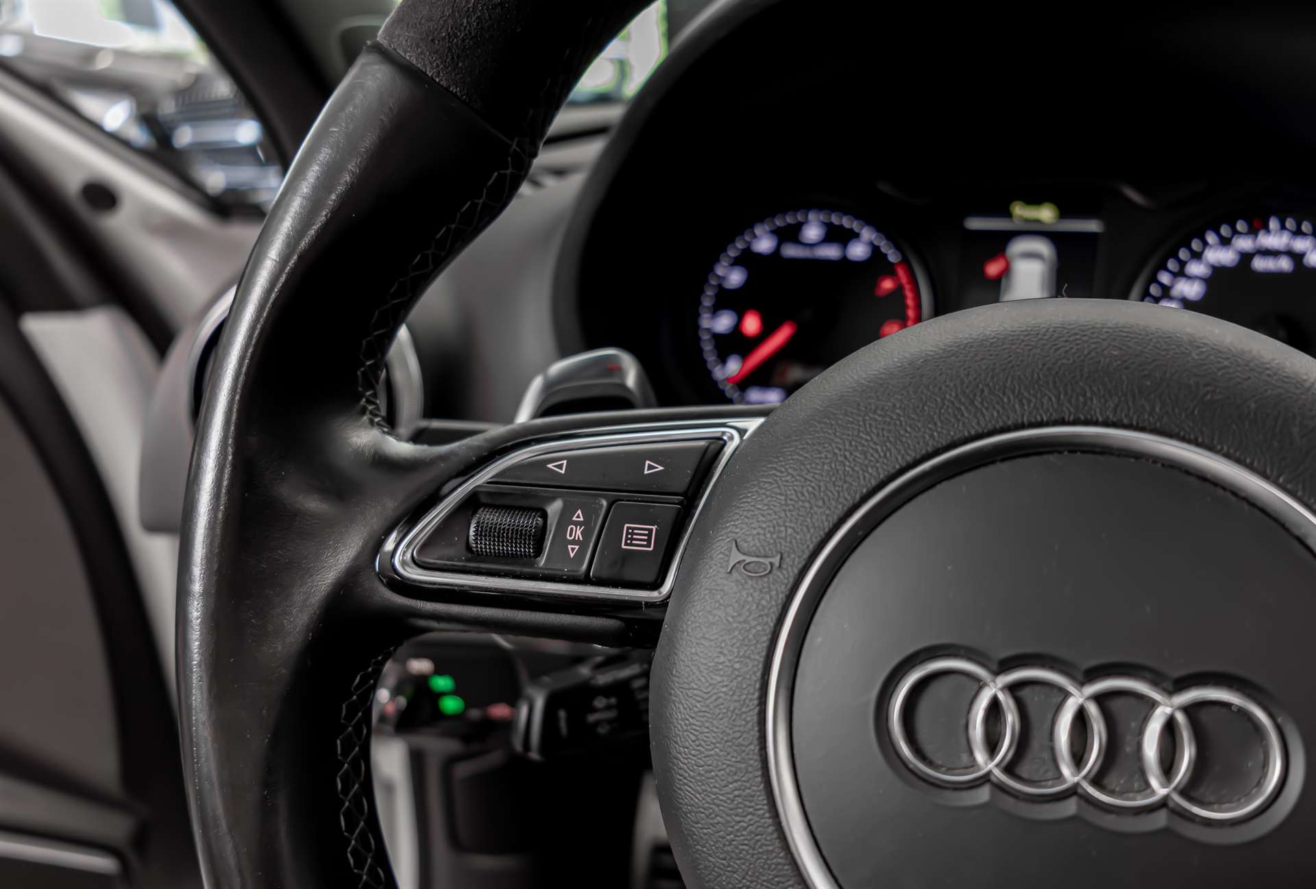 AUDI RS3 2.5 TSI quattro S-tronic *Sportec 420 PS*-image-8