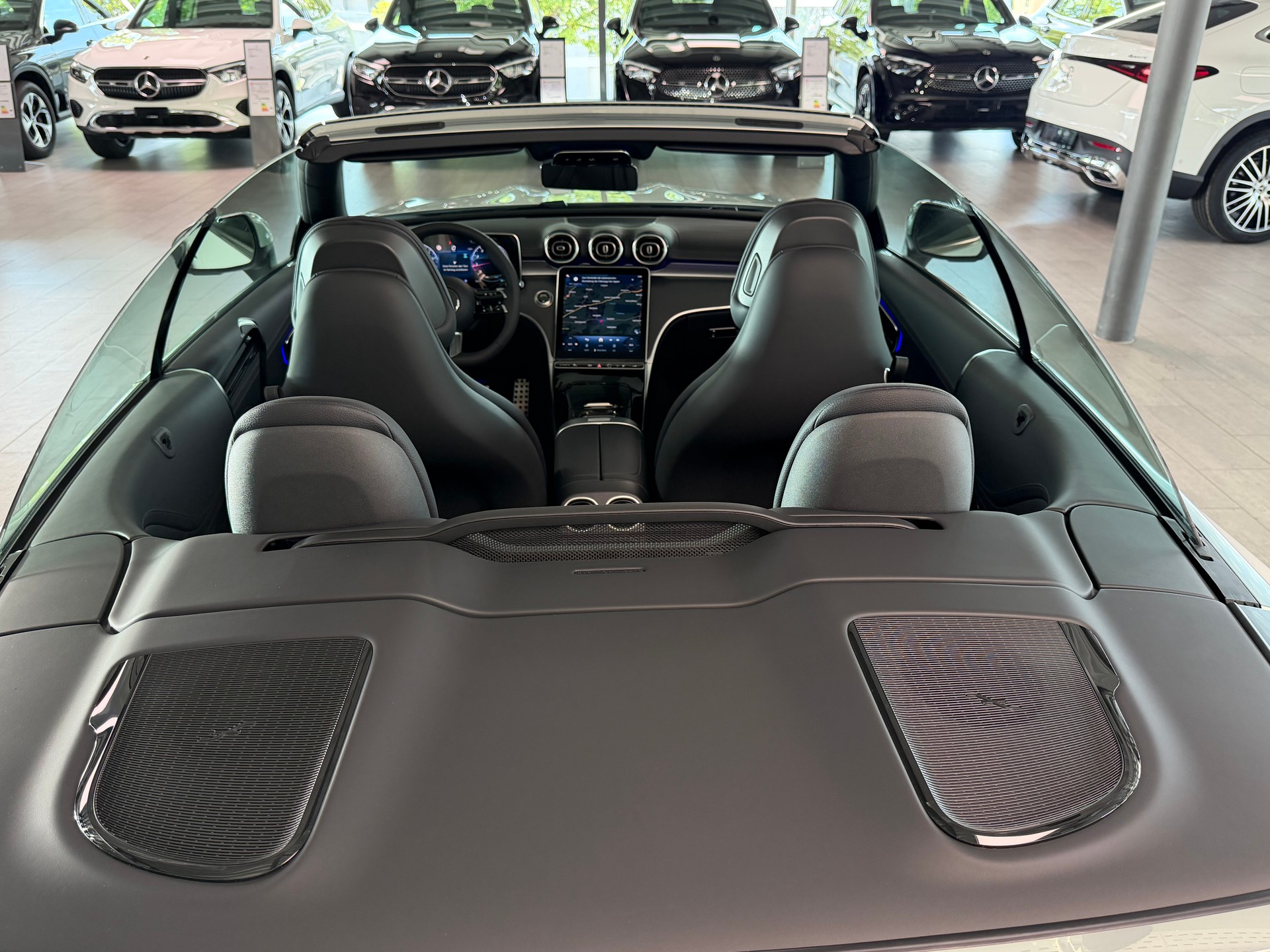 MERCEDES-BENZ CLE 200 Cabrio 4Matic 9G-Tronic-image-7