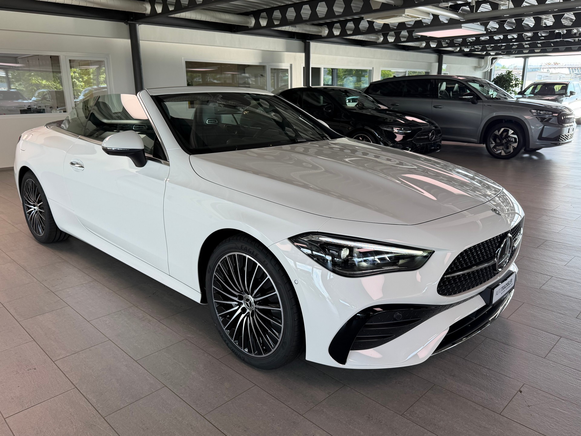 MERCEDES-BENZ CLE 200 Cabrio 4Matic 9G-Tronic-image-4