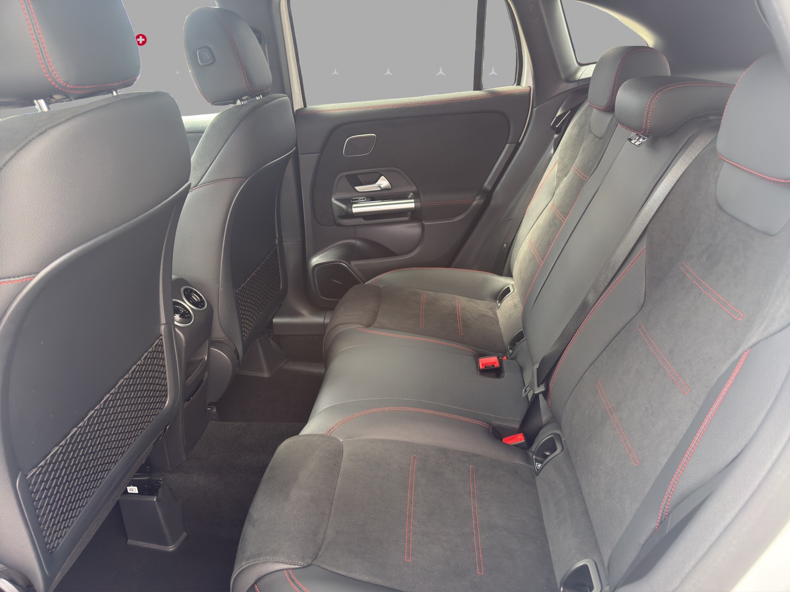 MERCEDES-BENZ GLA 250 4Matic 8G-DCT Swiss Star-image-13