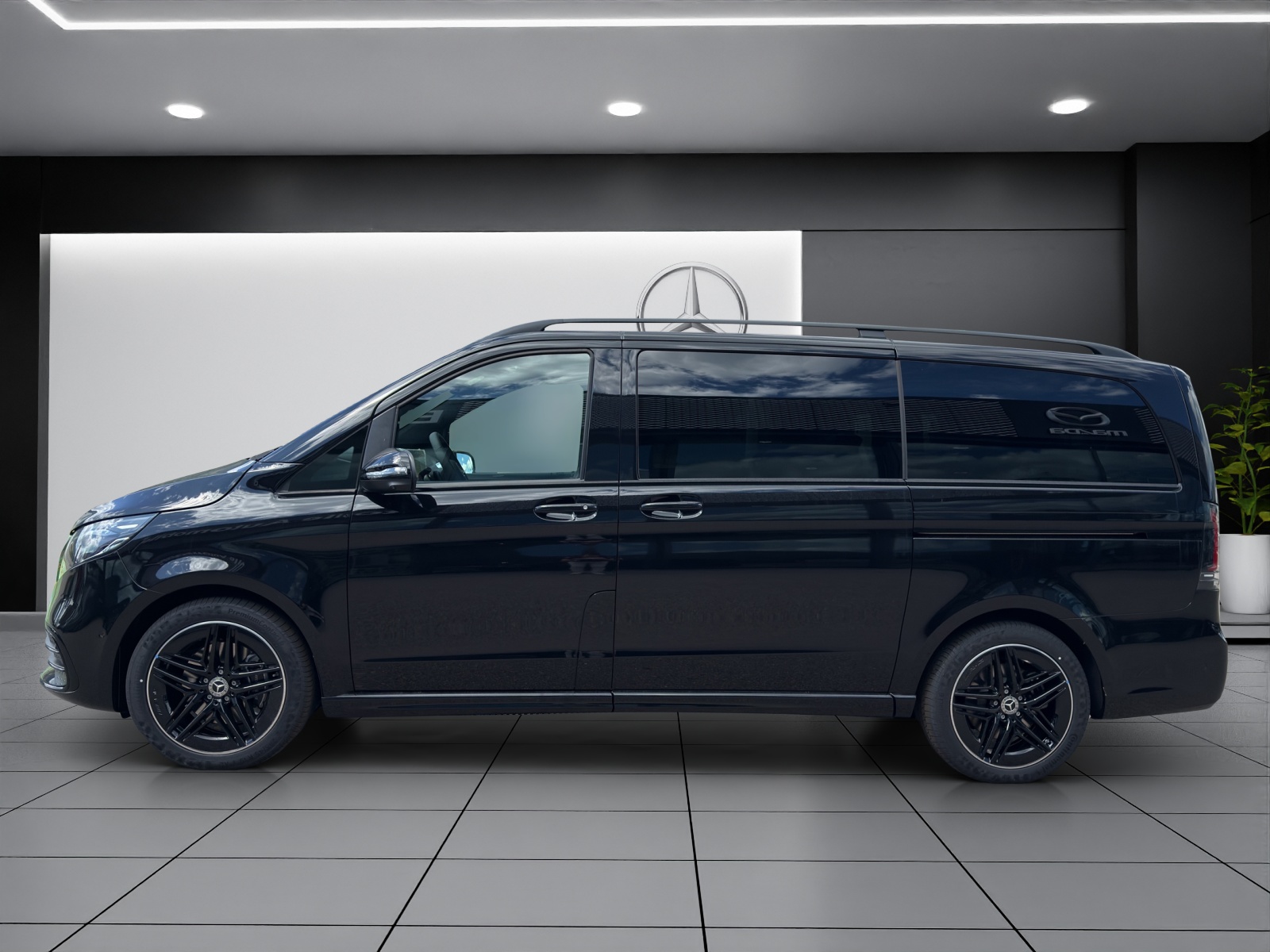 MERCEDES-BENZ V 300 d Exclusive lang Swiss Edition 4Matic-image-2