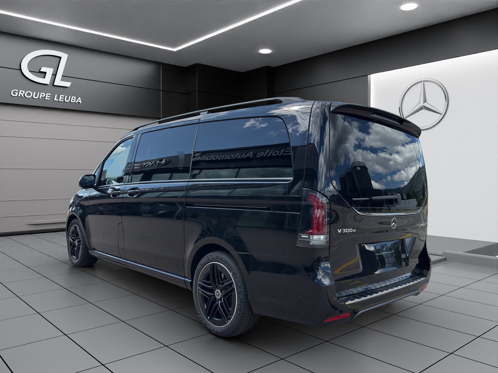 MERCEDES-BENZ V 300 d Exclusive lang Swiss Edition 4Matic-image-3