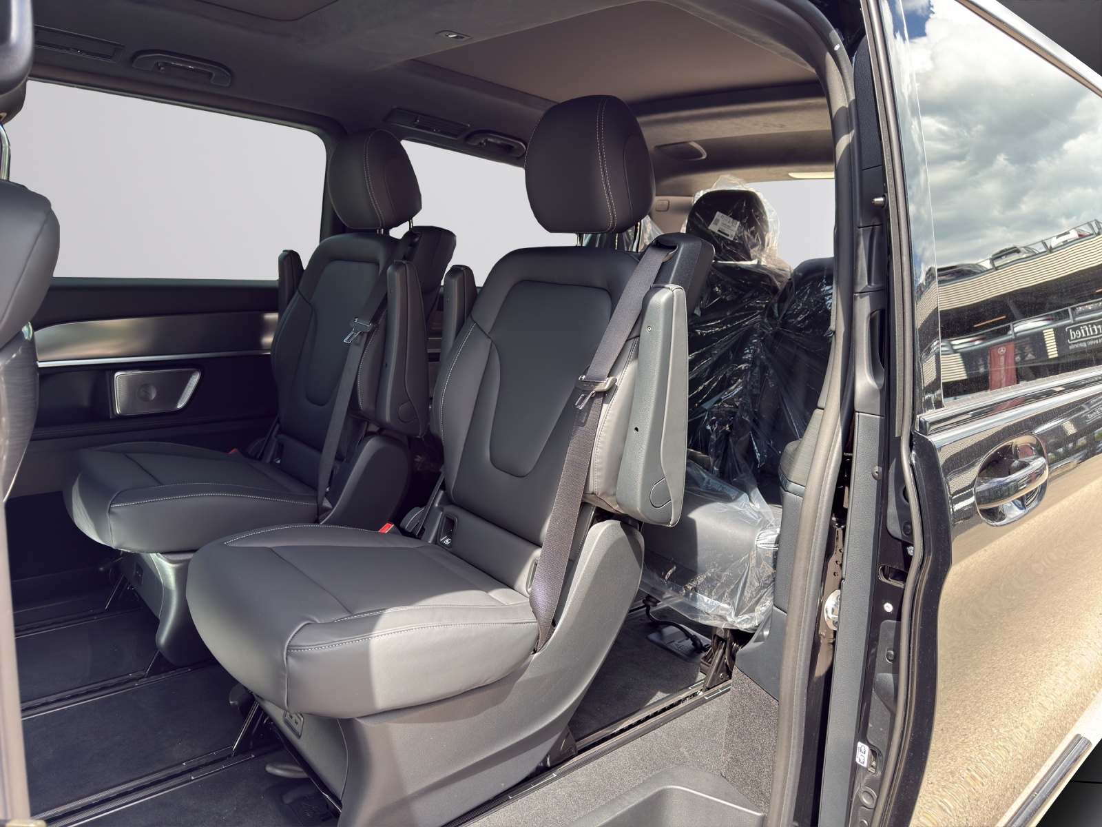 MERCEDES-BENZ V 300 d Exclusive lang Swiss Edition 4Matic-image-11