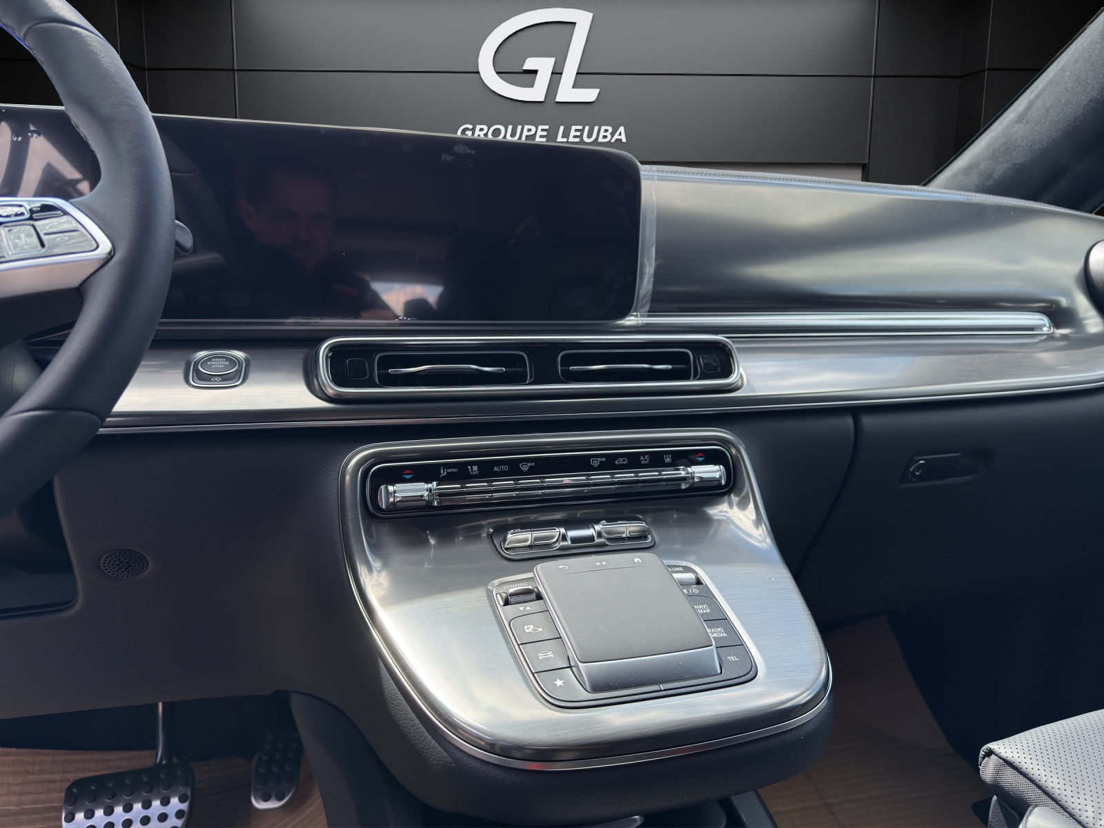 MERCEDES-BENZ V 300 d Exclusive lang Swiss Edition 4Matic-image-8