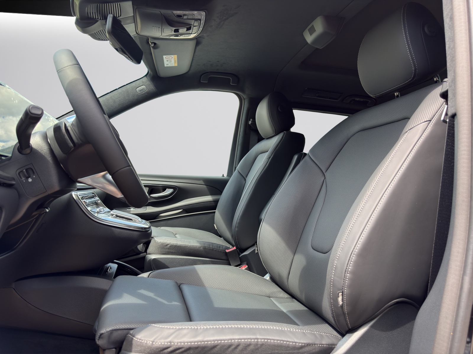 MERCEDES-BENZ V 300 d Exclusive lang Swiss Edition 4Matic-image-6