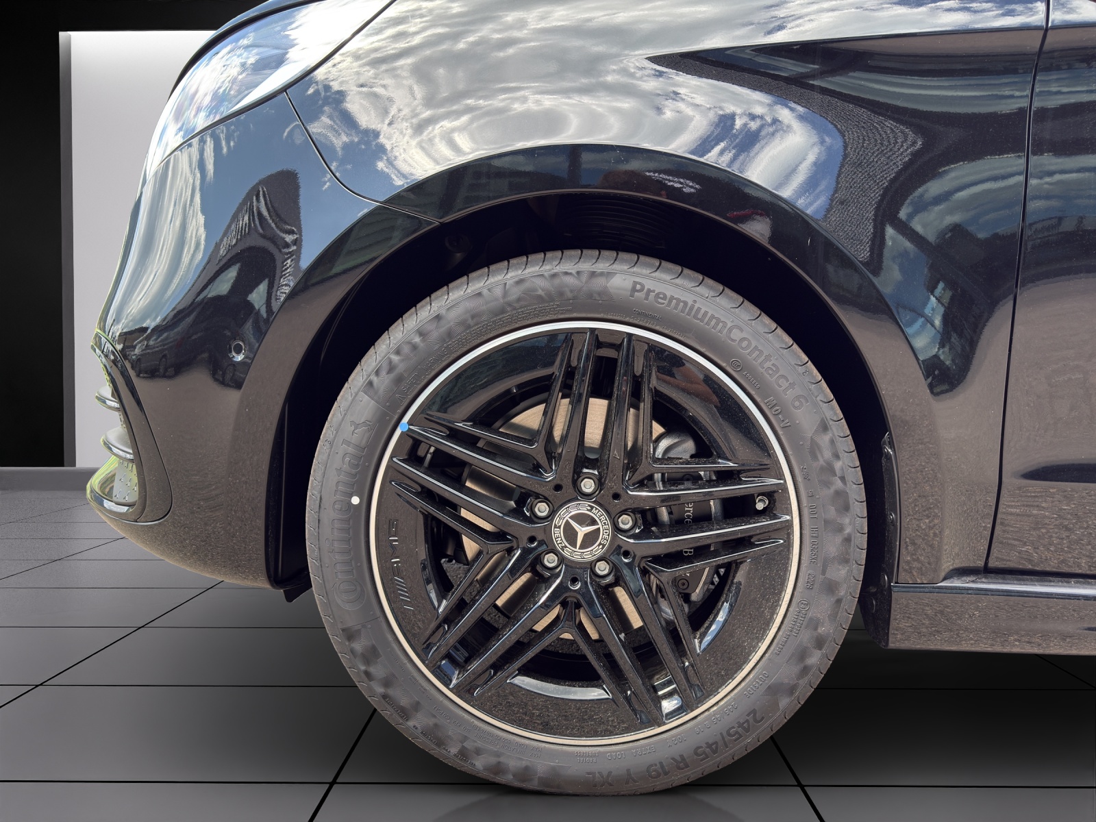 MERCEDES-BENZ V 300 d Exclusive lang Swiss Edition 4Matic-image-13
