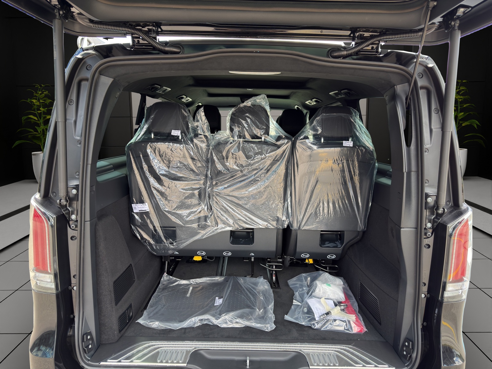MERCEDES-BENZ V 300 d Exclusive lang Swiss Edition 4Matic-image-12