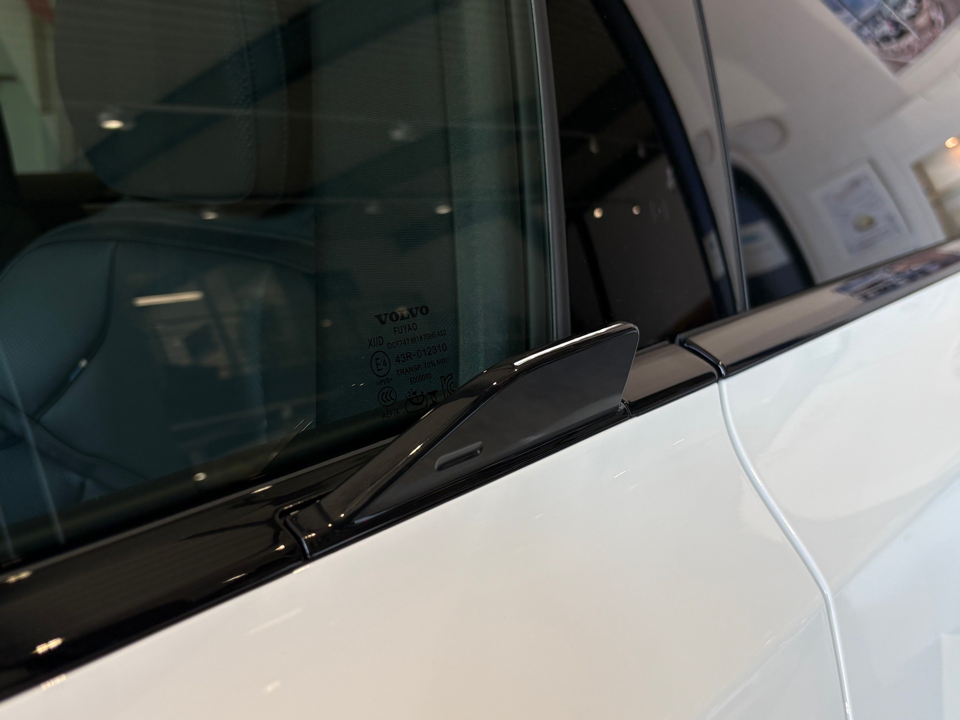 VOLVO EX60 Twin Ultra AWD-image-5