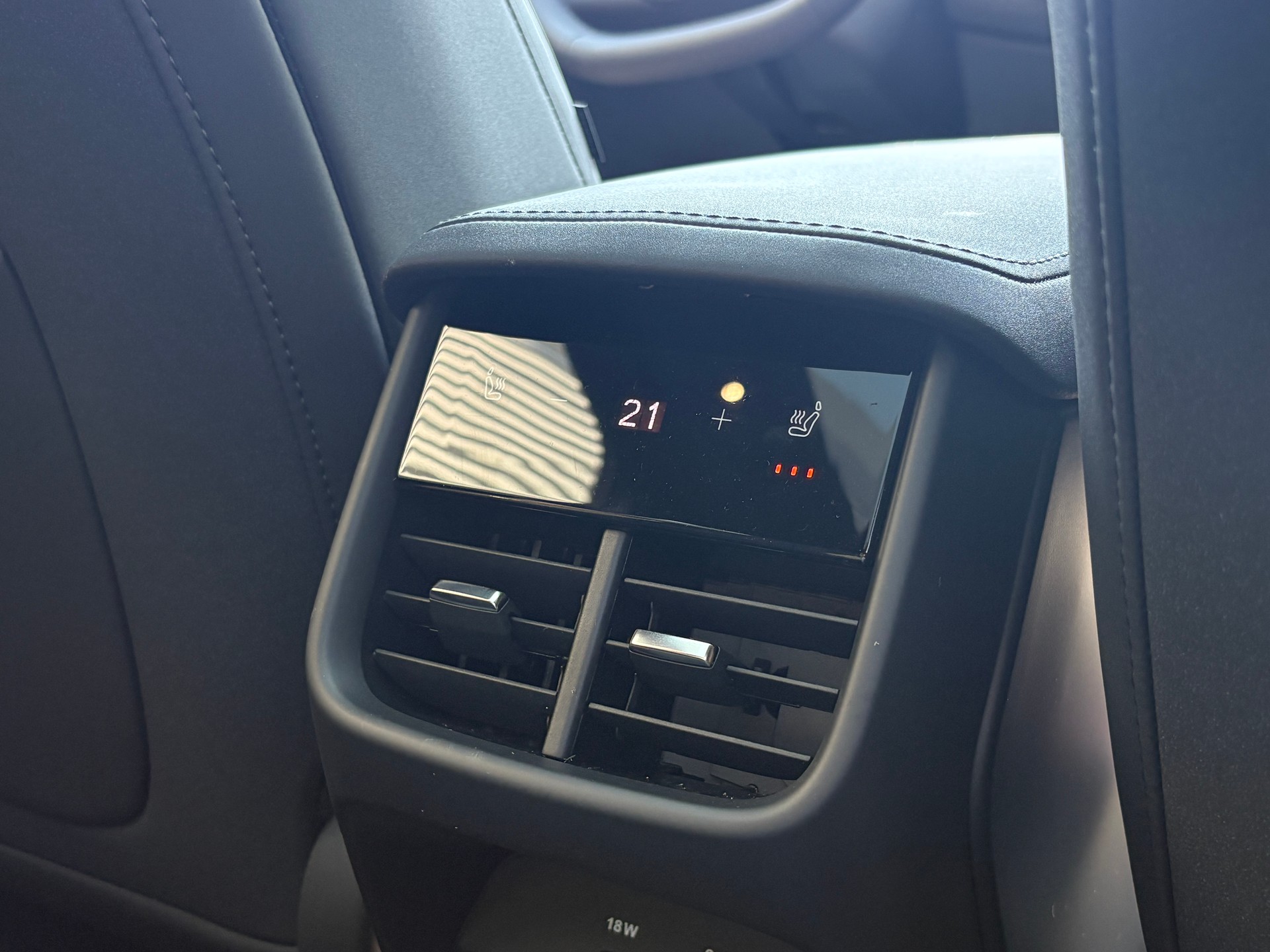 VOLVO EX60 Twin Ultra AWD-image-16