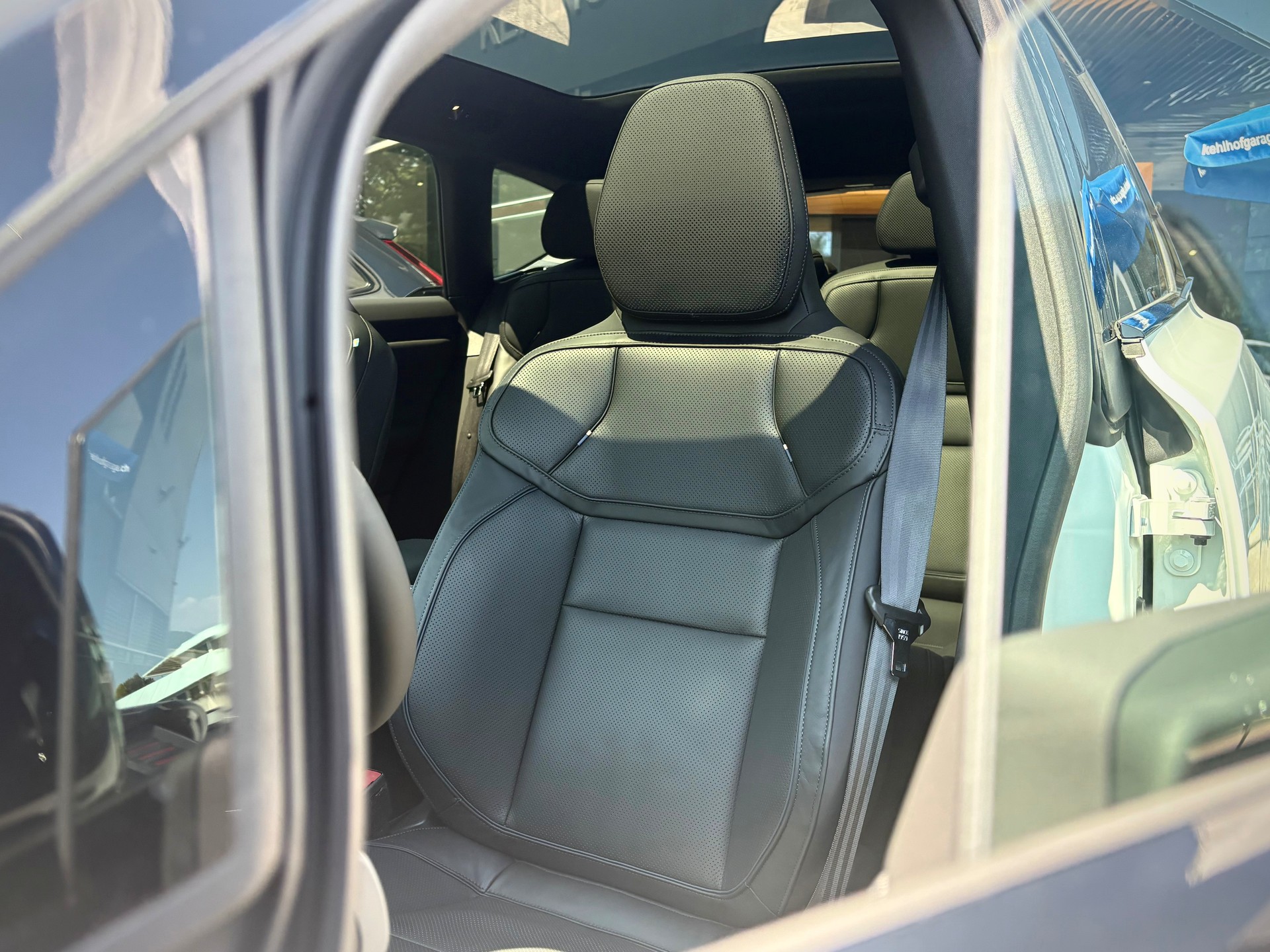 VOLVO EX60 Twin Ultra AWD-image-2