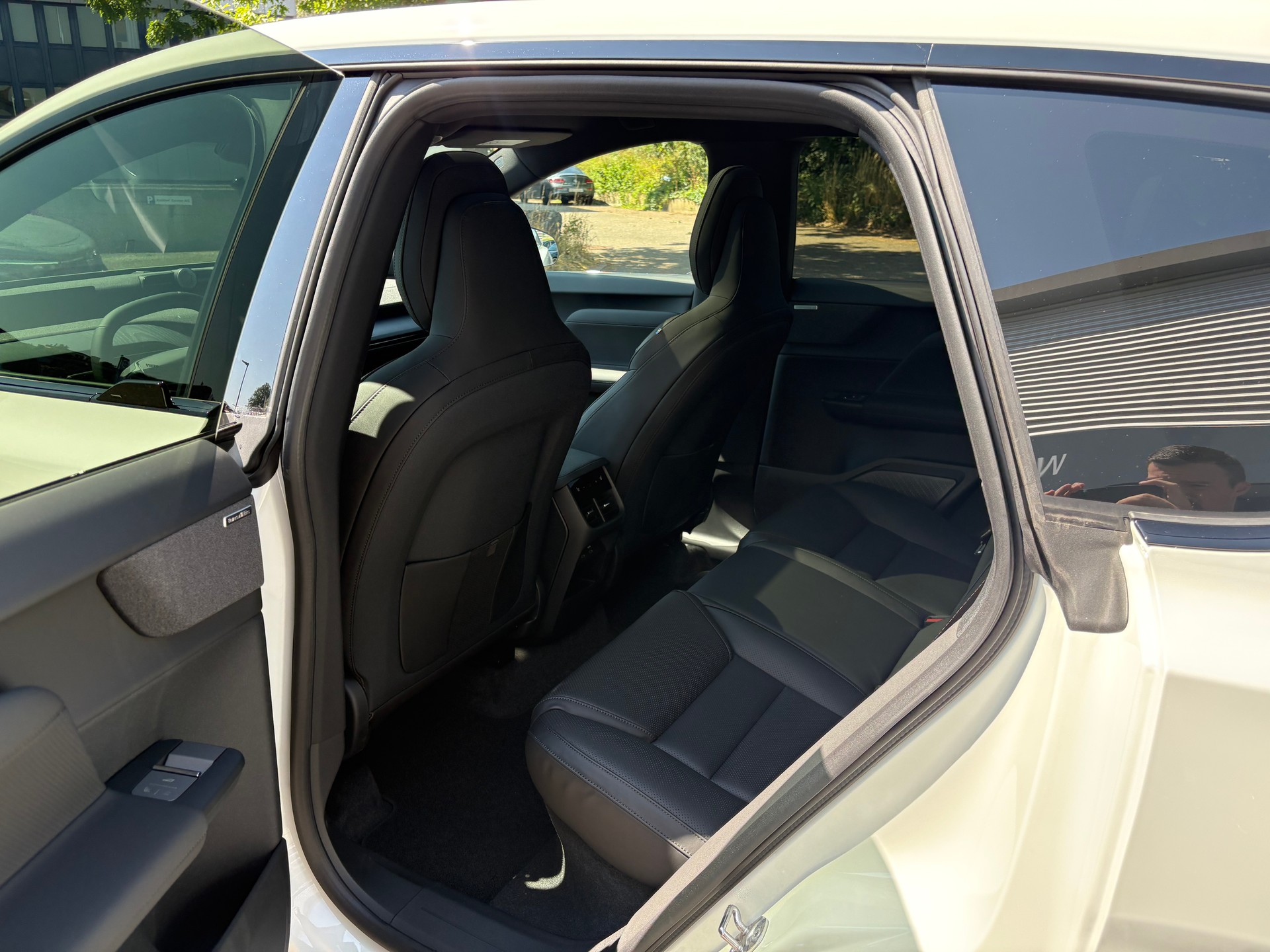 VOLVO EX60 Twin Ultra AWD-image-15