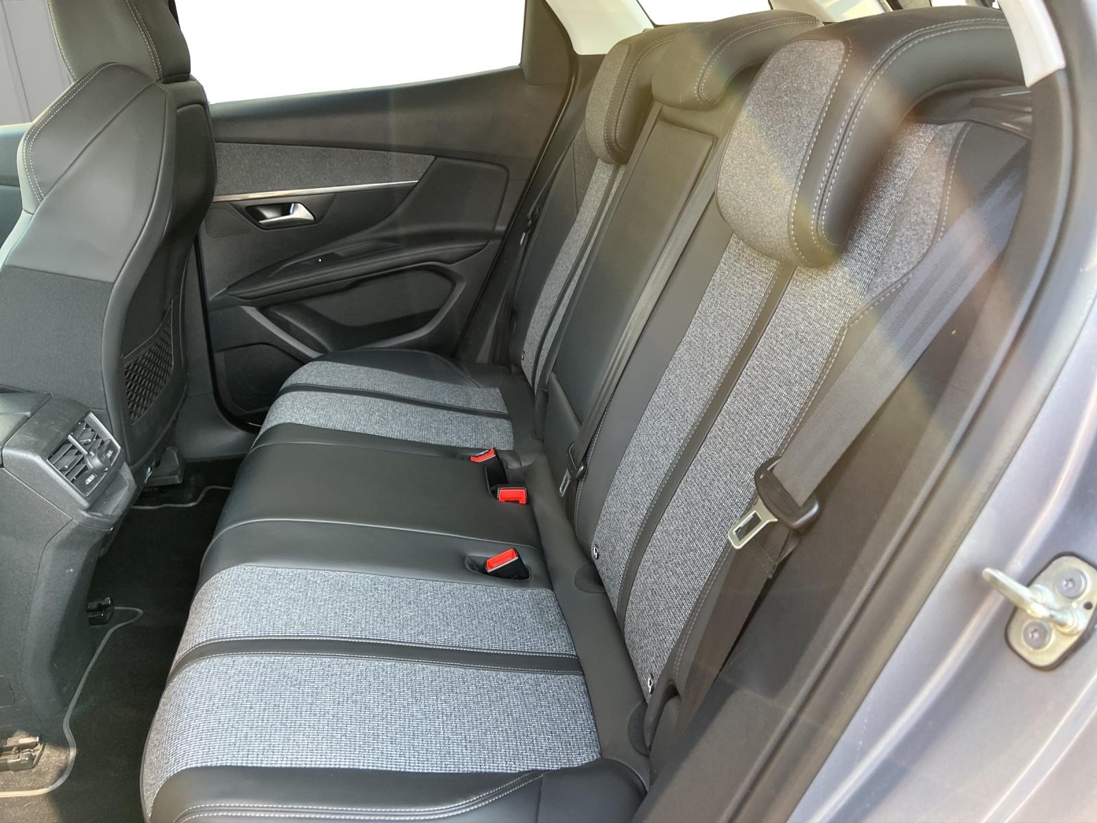 PEUGEOT 3008 1.2 PureTech Allure-image-10