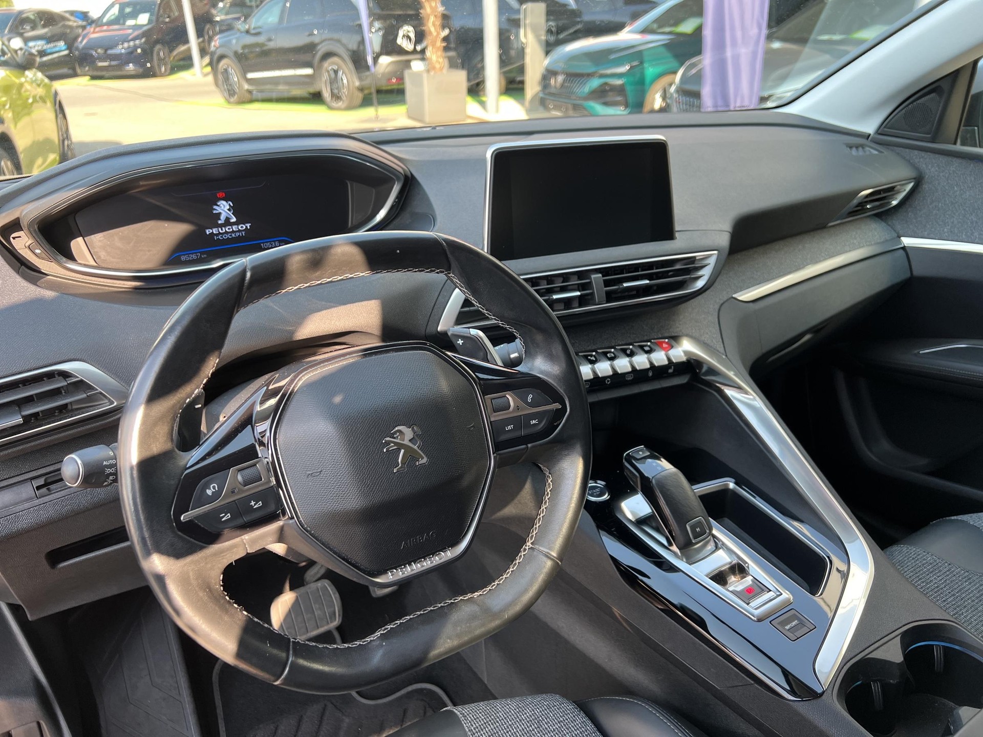PEUGEOT 3008 1.2 PureTech Allure-image-8
