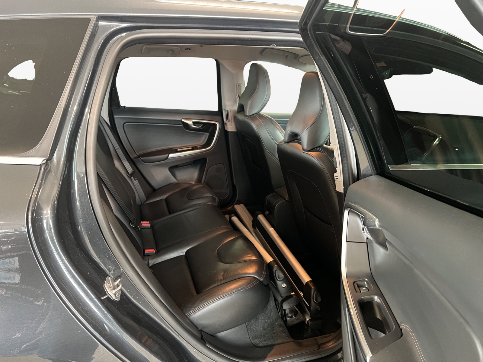 VOLVO XC60 D4 AWD Summum Geartronic-image-9