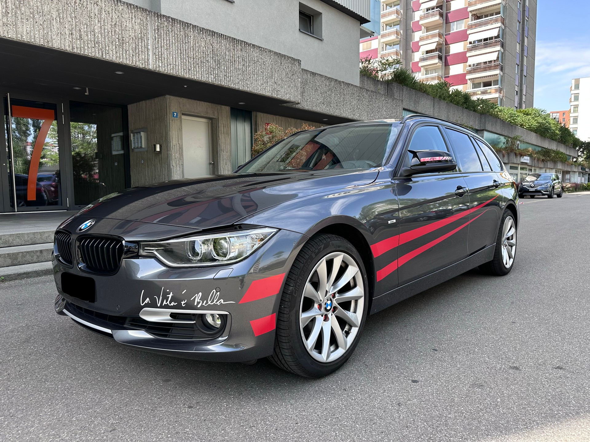 BMW 320i xDrive Touring Modern Line Steptronic-image-0