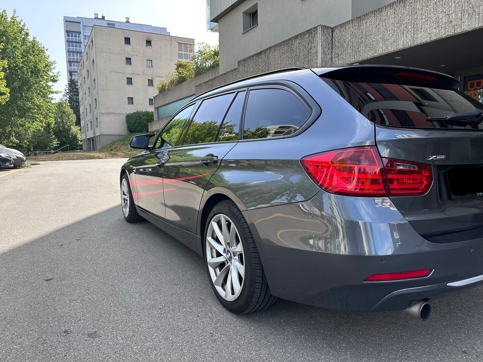 BMW 320i xDrive Touring Modern Line Steptronic-image-6