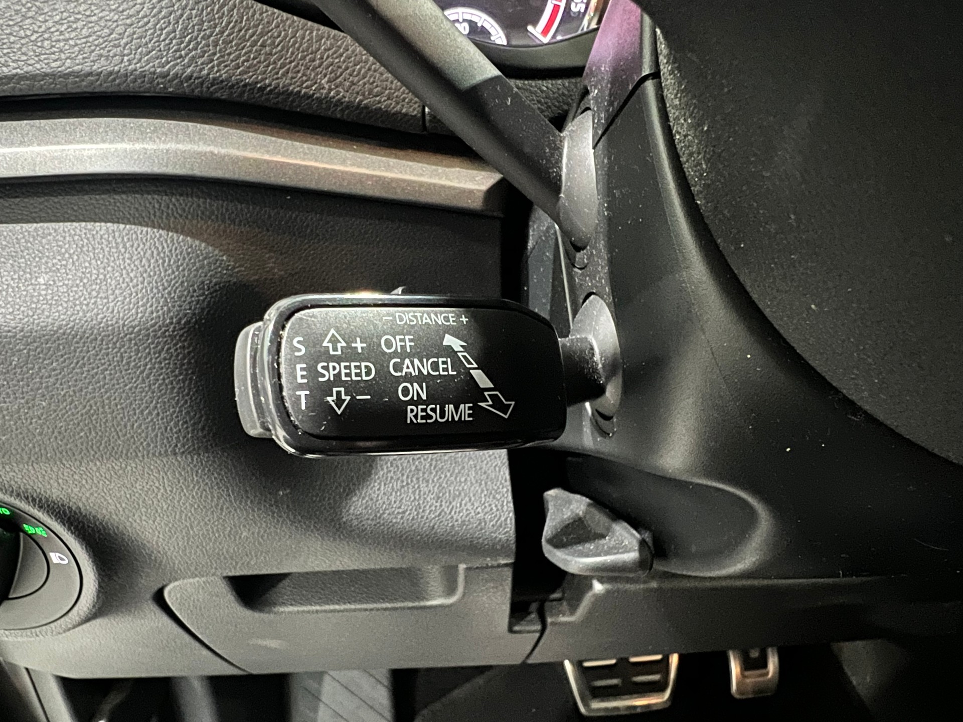 SKODA Karoq 2.0 TDI Drive 4x4 DSG**AHK,Rückfahrtkamera,Tempomat ACC,CH Auslieferung,Frisch ab MFK**-image-11