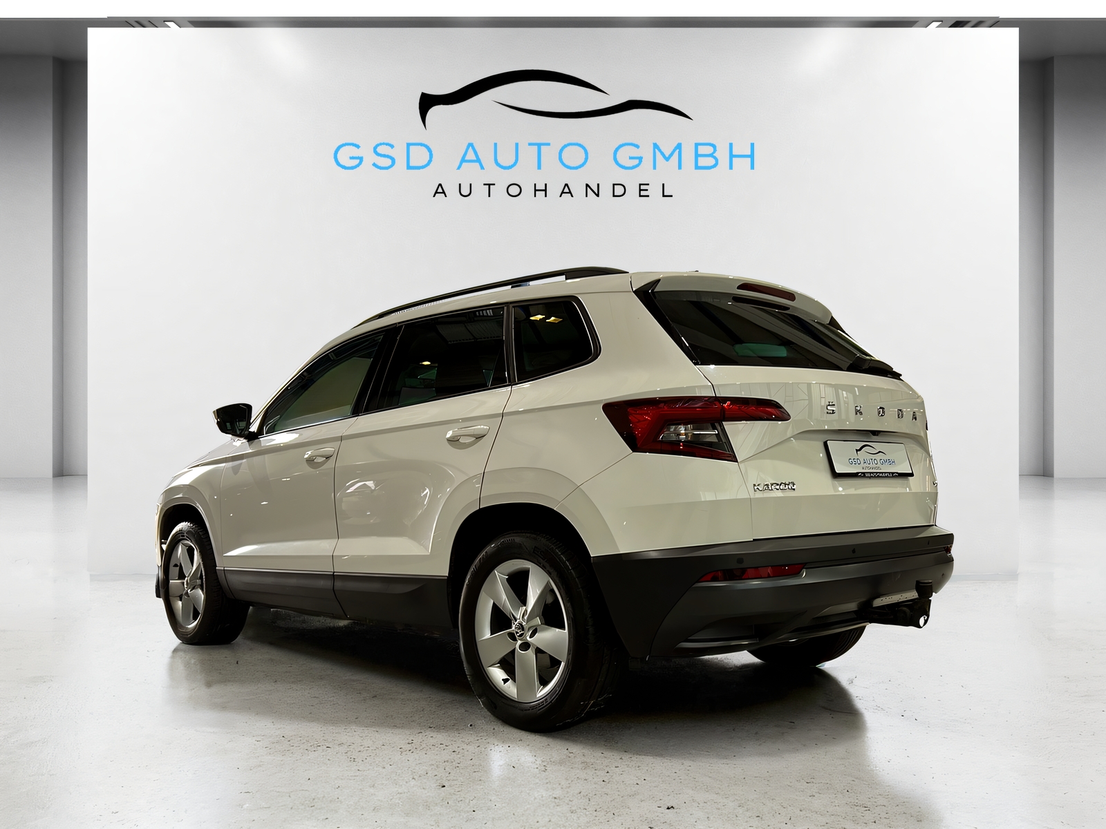 SKODA Karoq 2.0 TDI Drive 4x4 DSG**AHK,Rückfahrtkamera,Tempomat ACC,CH Auslieferung,Frisch ab MFK**-image-2
