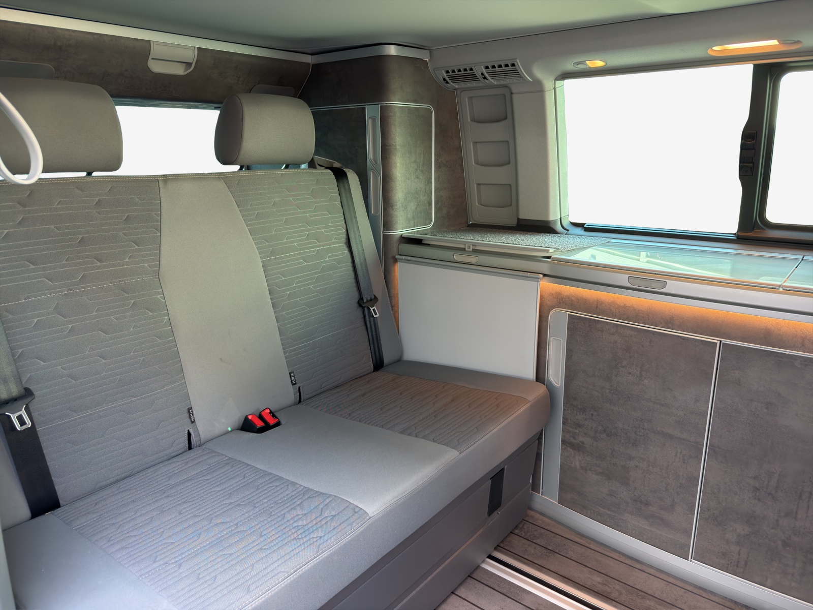 VW T6.1 California 2.0 TDI Ocean Liberty 4Motion DSG-image-11