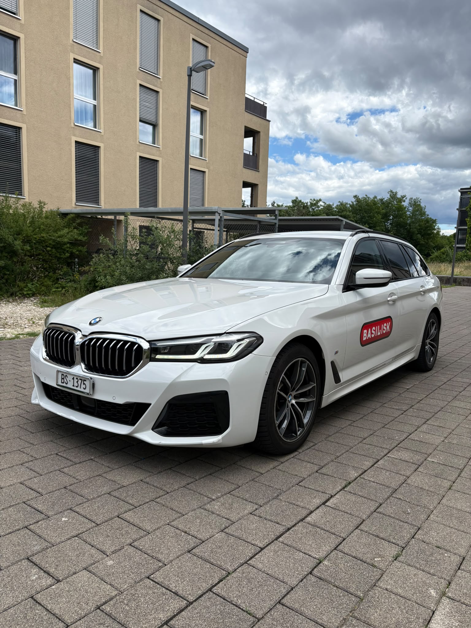 BMW 520d xDrive 48V Tour M Sport | Frisch ab MFK-image-0