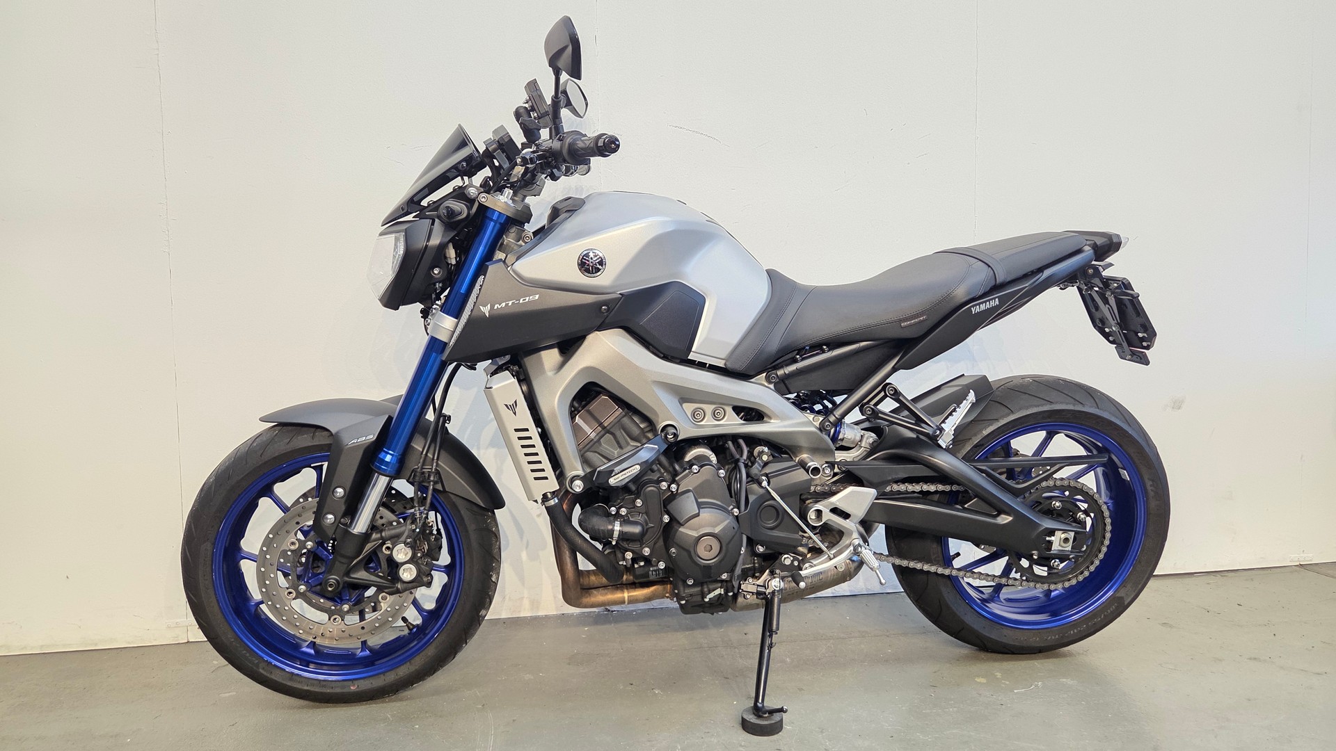 YAMAHA MT-09 ABS-showroom-element-3