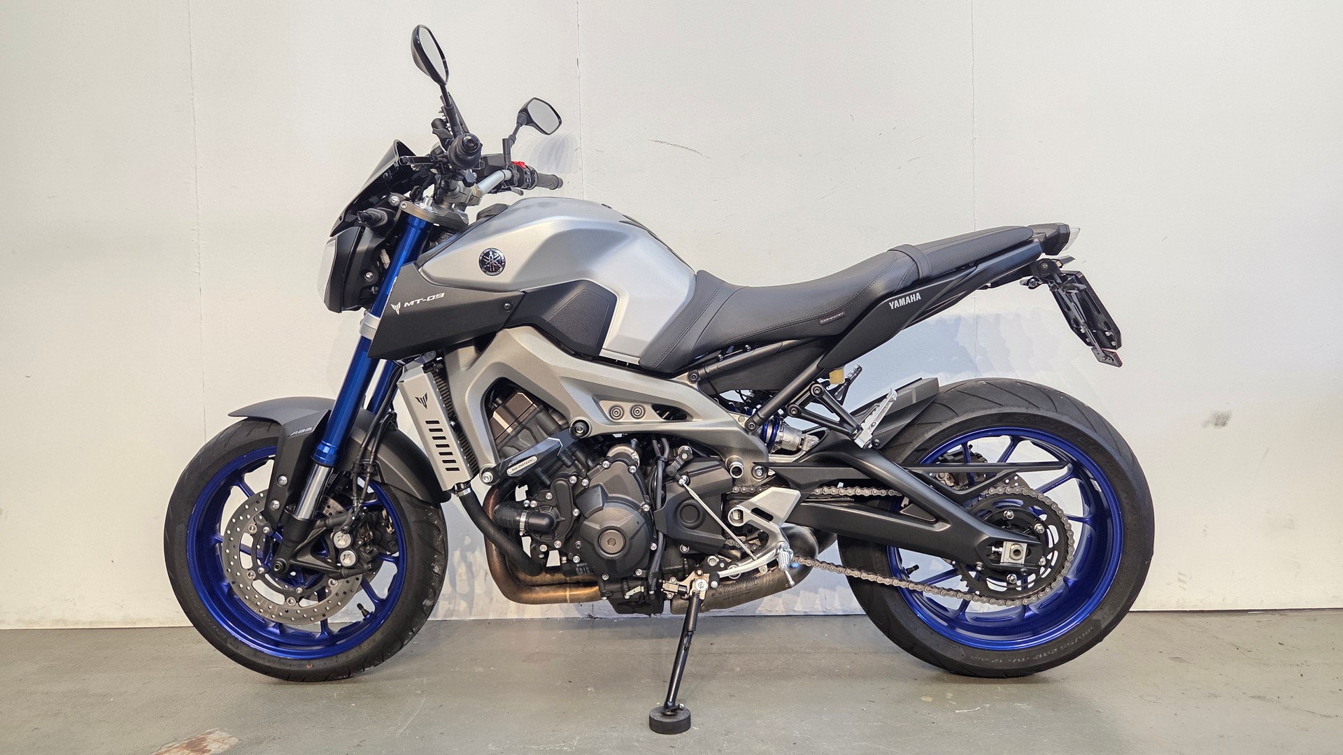 YAMAHA MT-09 ABS-showroom-element-1
