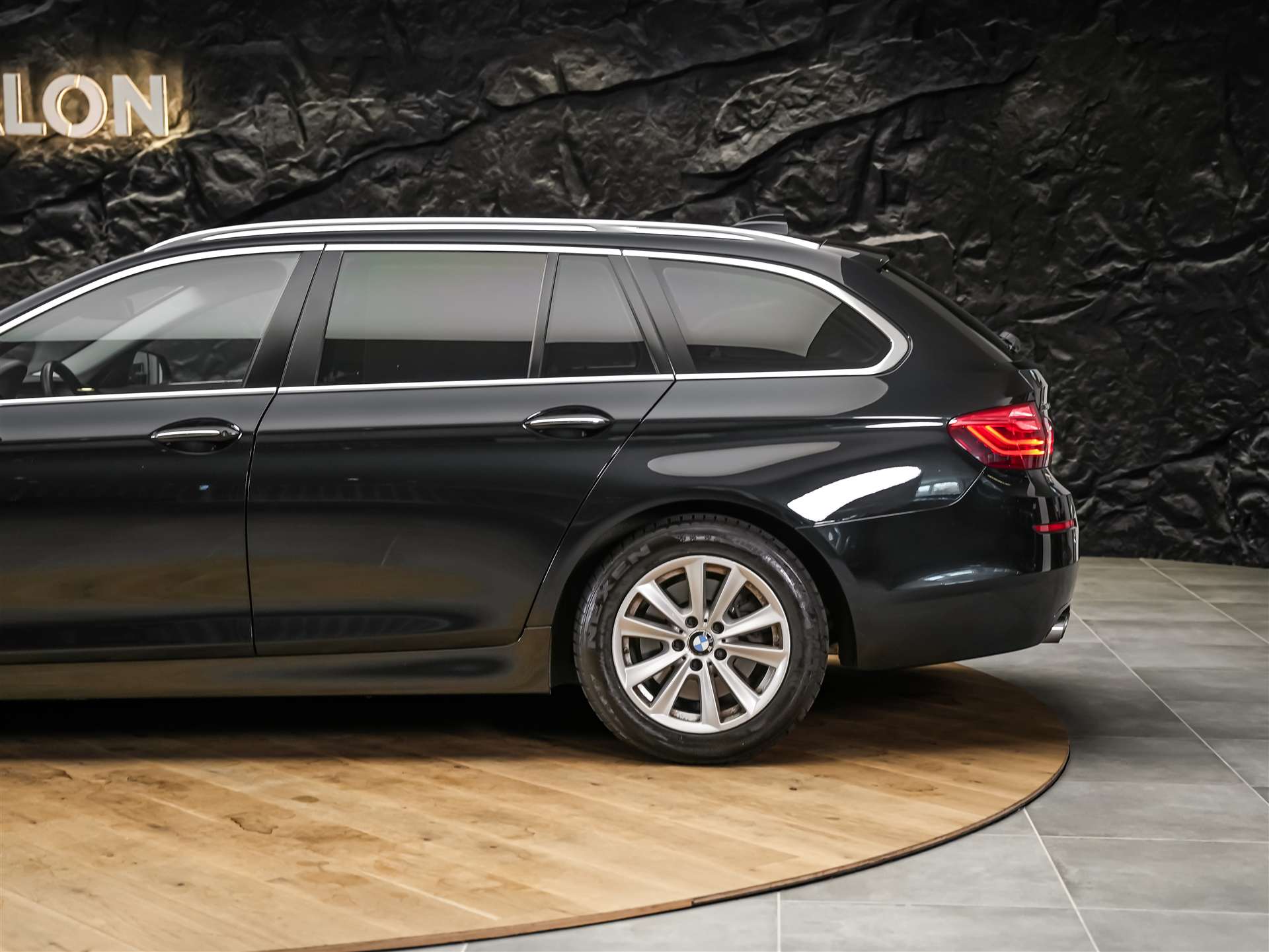 BMW 520d Touring xDrive Steptronic *CH Auto*El. Sitze*Sitzheizung*-image-16